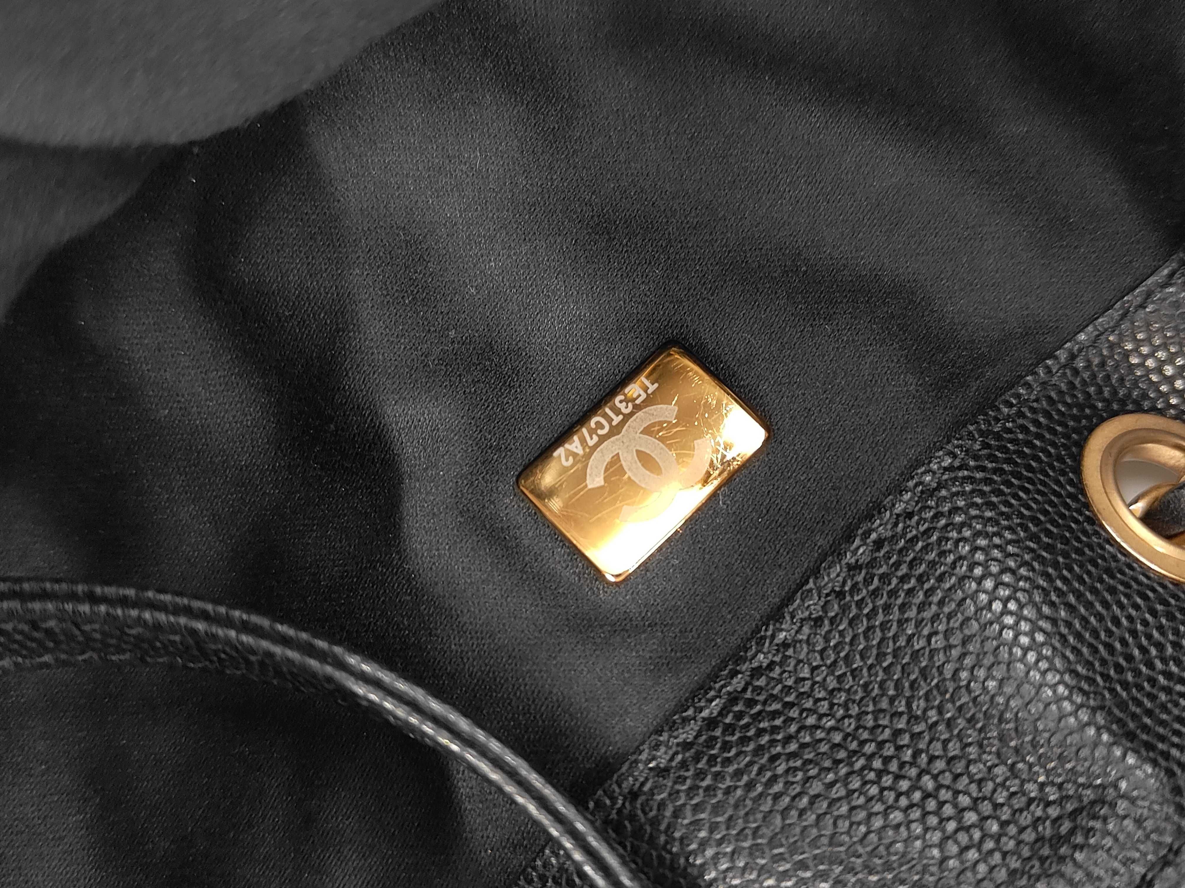 25 Small Random Serial Number Caviar Black Gold Hardware Shoulder Bag — view 10