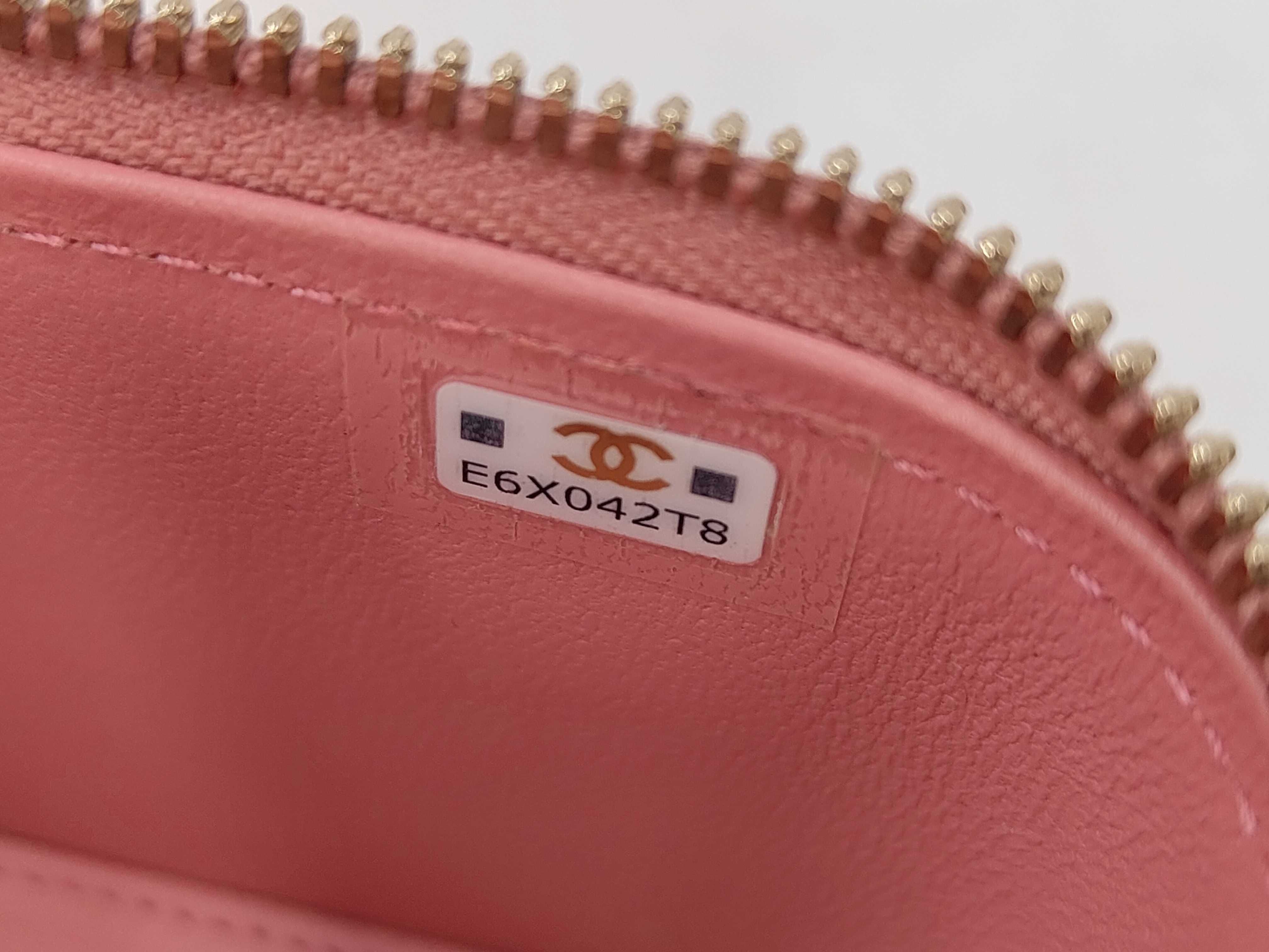Matelassé Timeless Classic Shoulder Bag — view 5