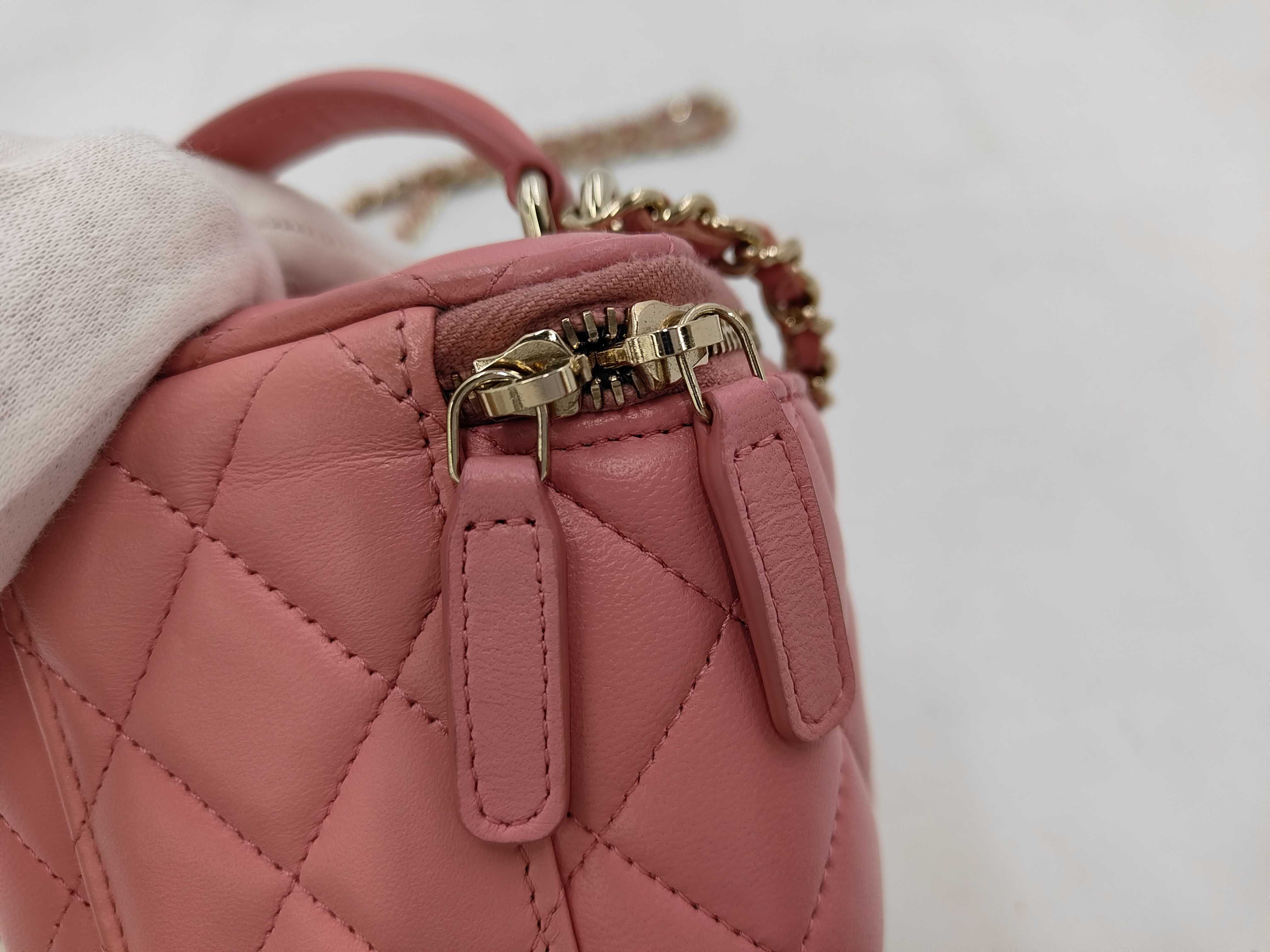 Matelassé Timeless Classic Shoulder Bag — view 8