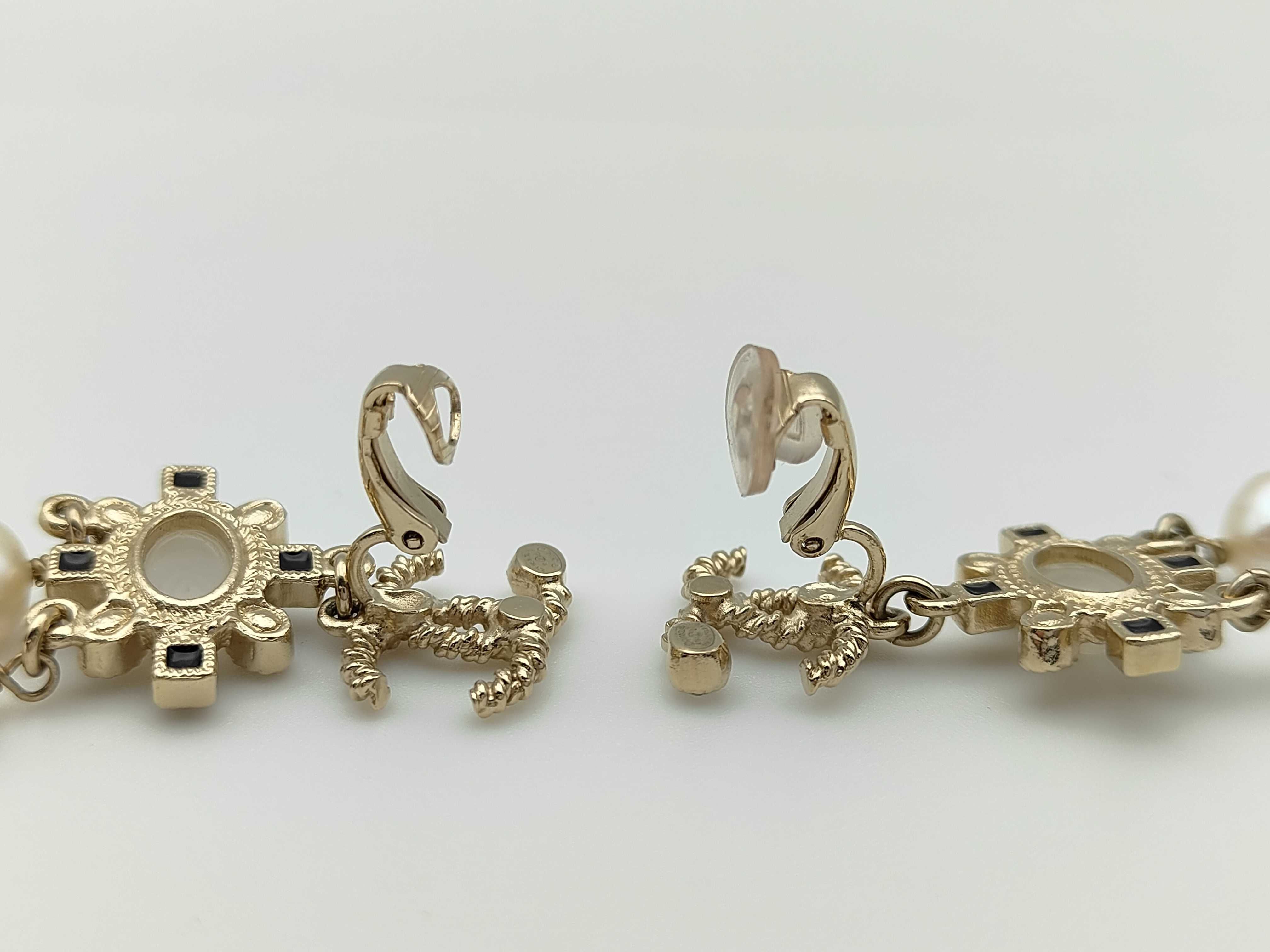 19 Earrings — view 4