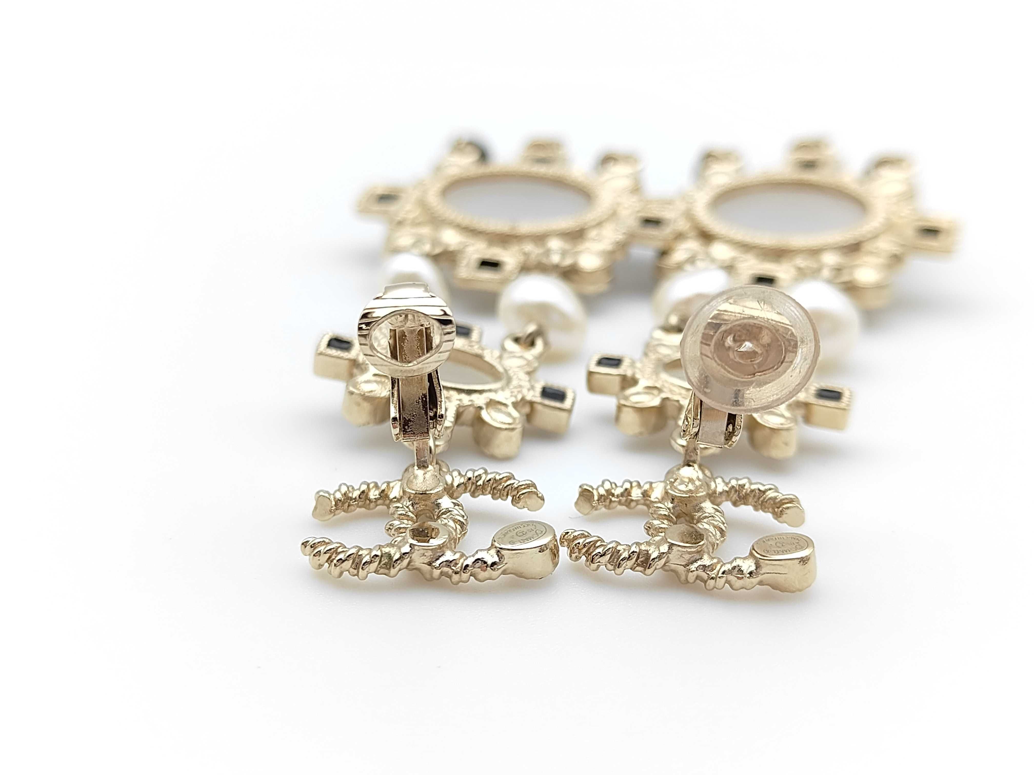 19 Earrings — view 5
