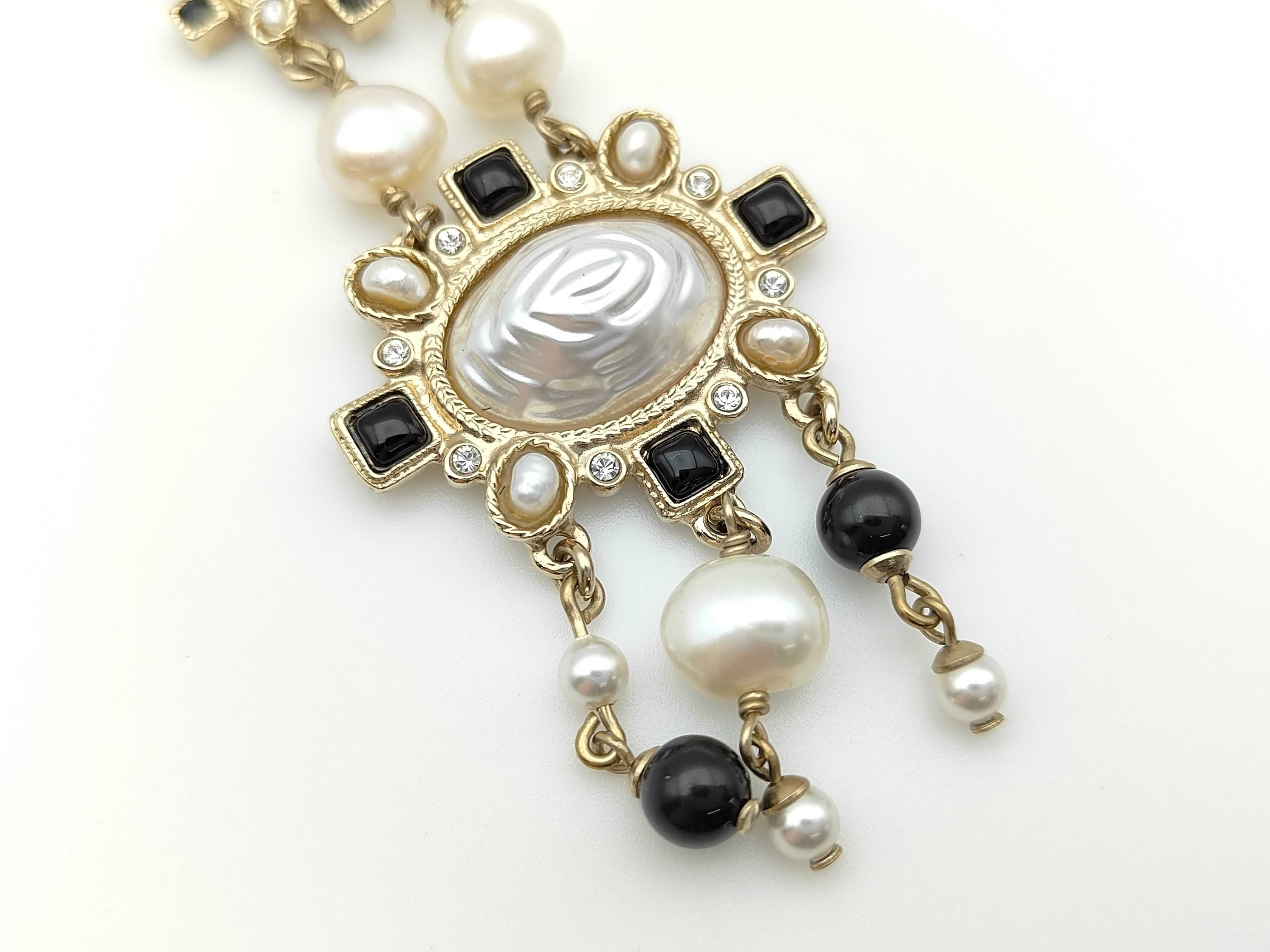 19 Earrings — view 7