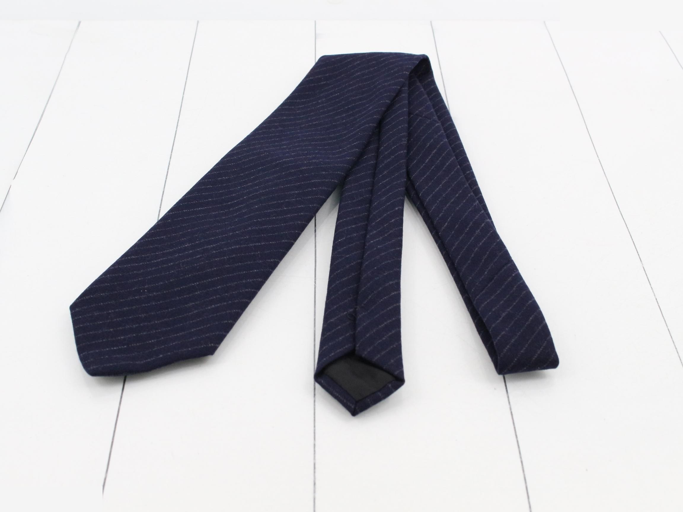 tie — view 2