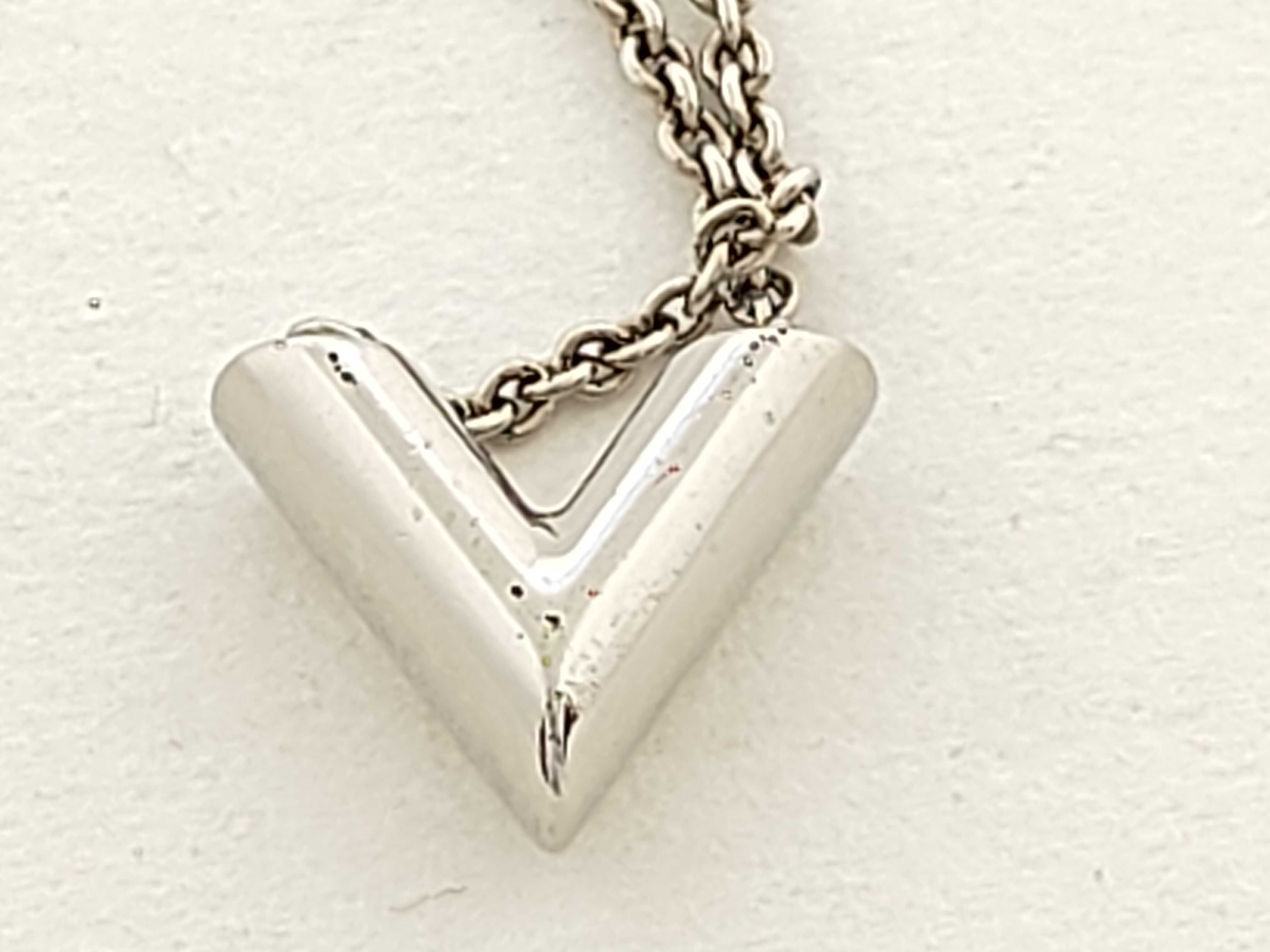 M63197 Essential V LE0920 GP Silver 9.4g Necklace — view 2
