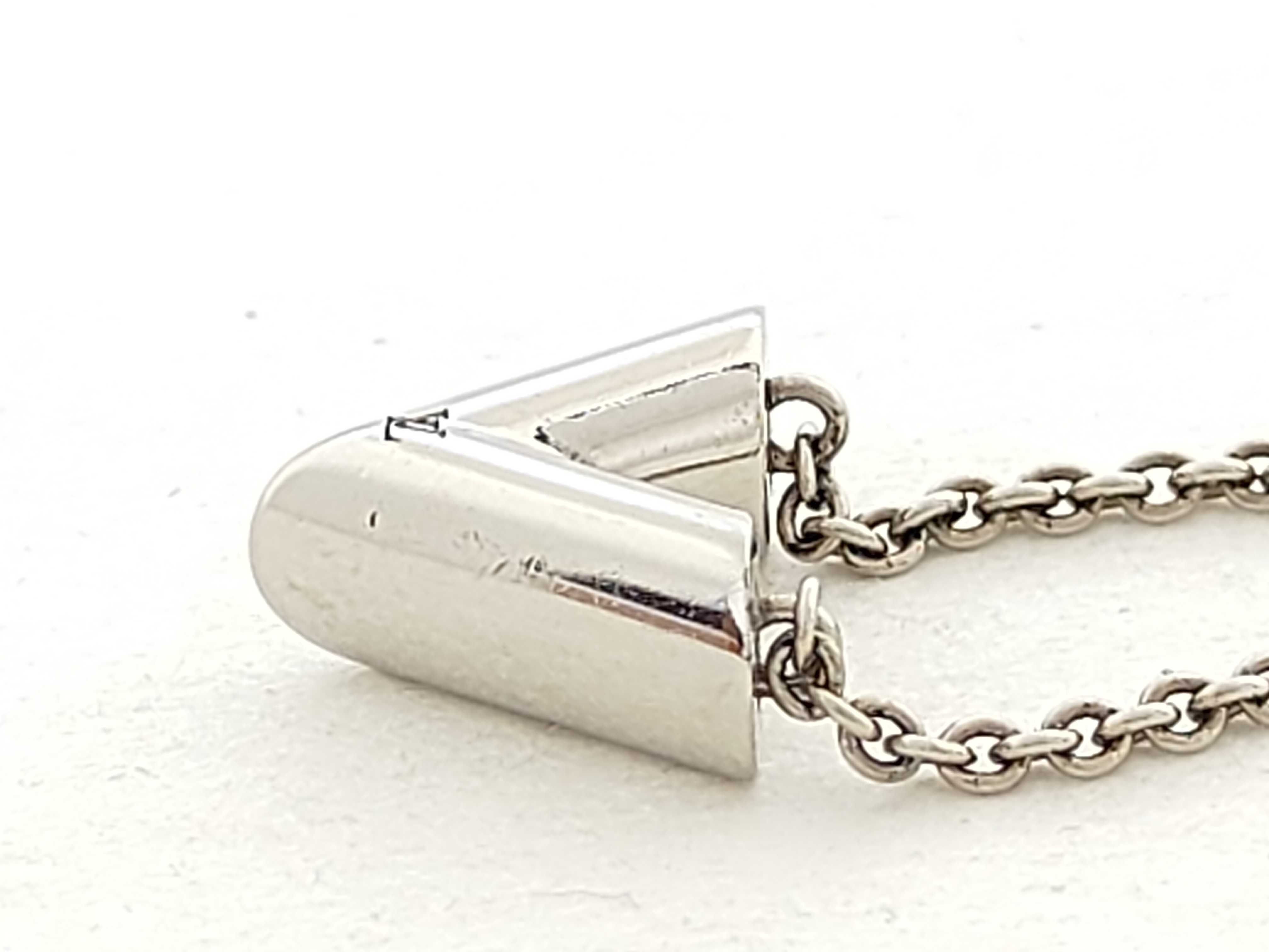 M63197 Essential V LE0920 GP Silver 9.4g Necklace — view 3