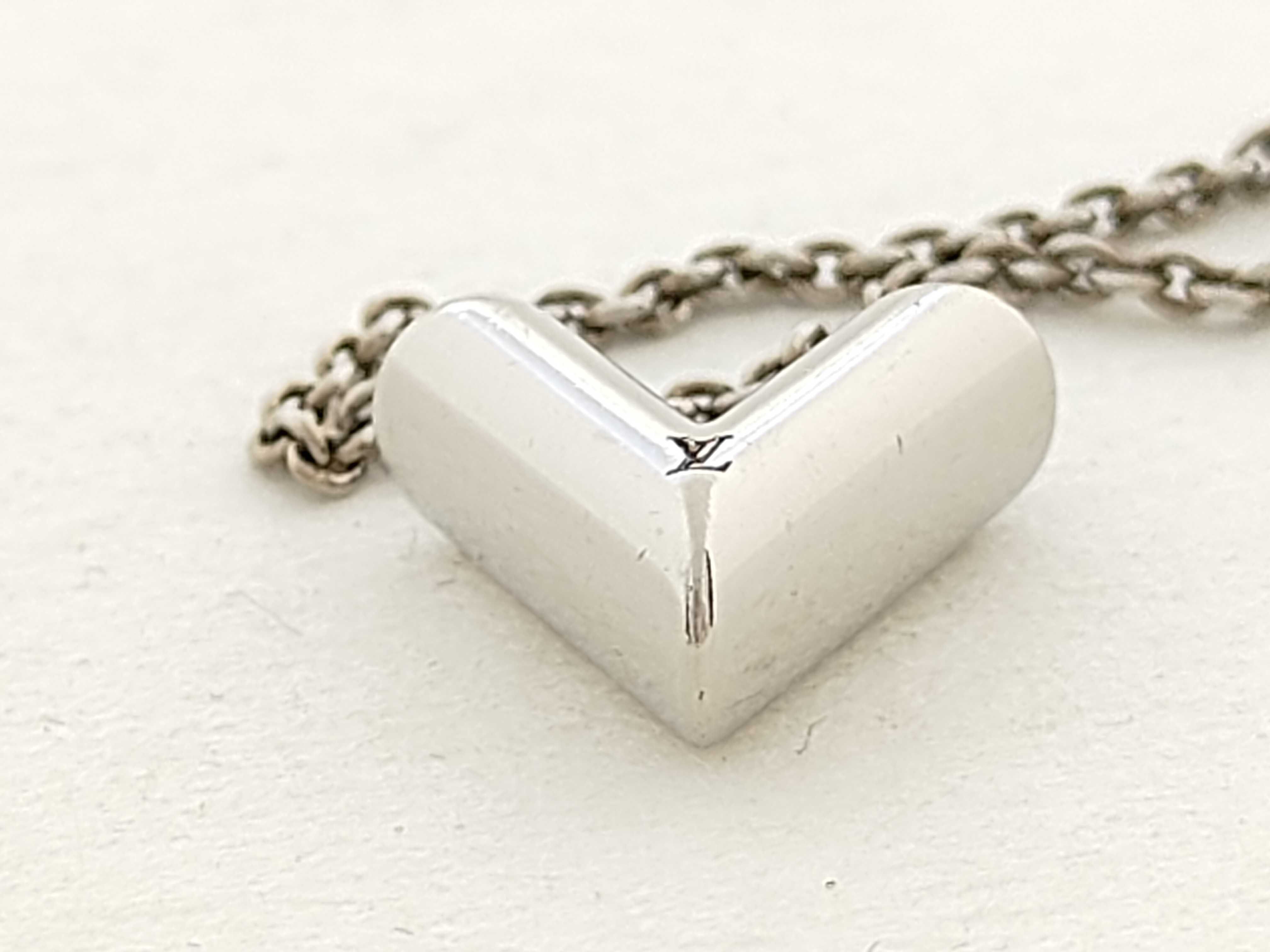 M63197 Essential V LE0920 GP Silver 9.4g Necklace — view 5