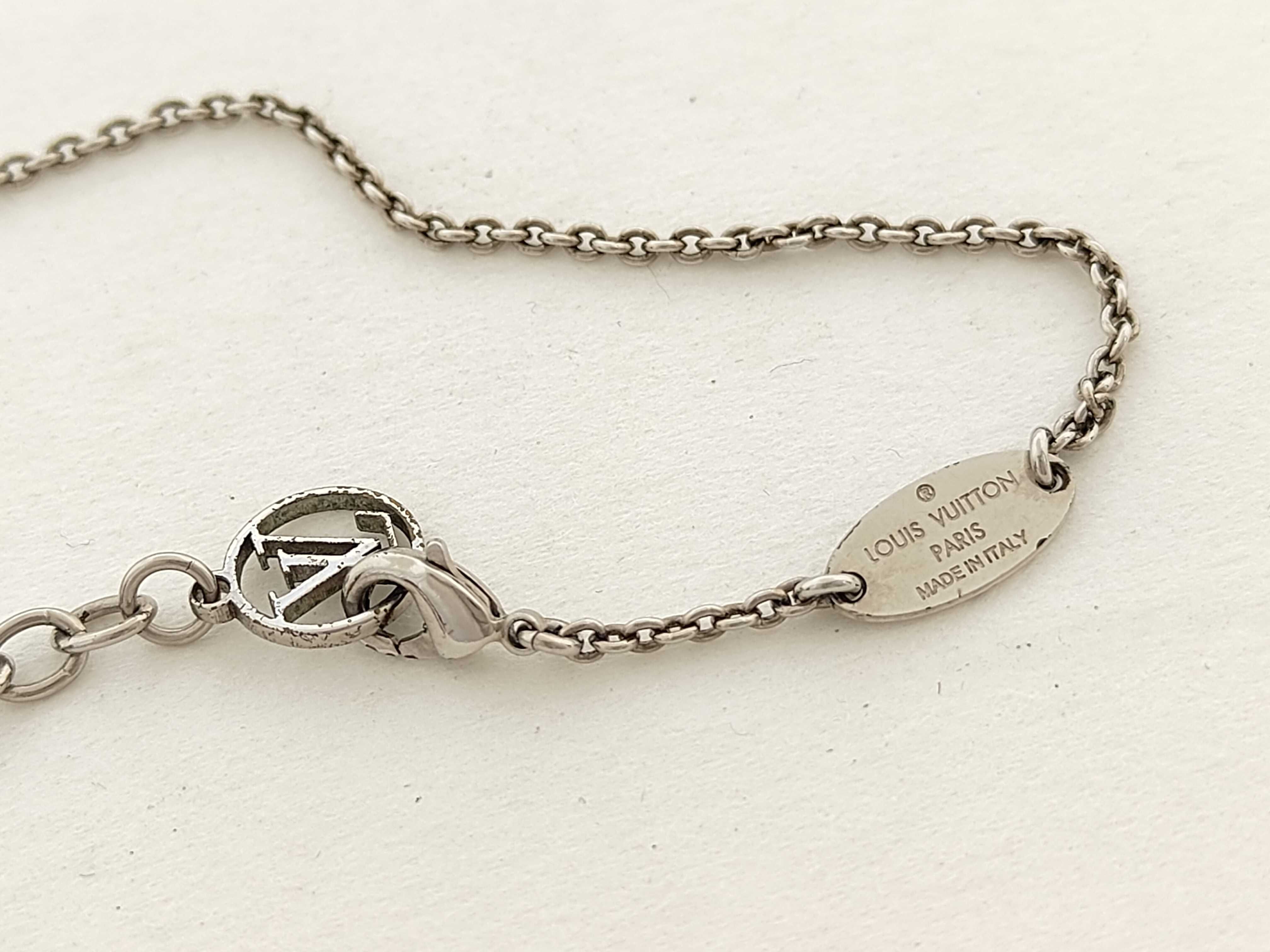 M63197 Essential V LE0920 GP Silver 9.4g Necklace — view 7