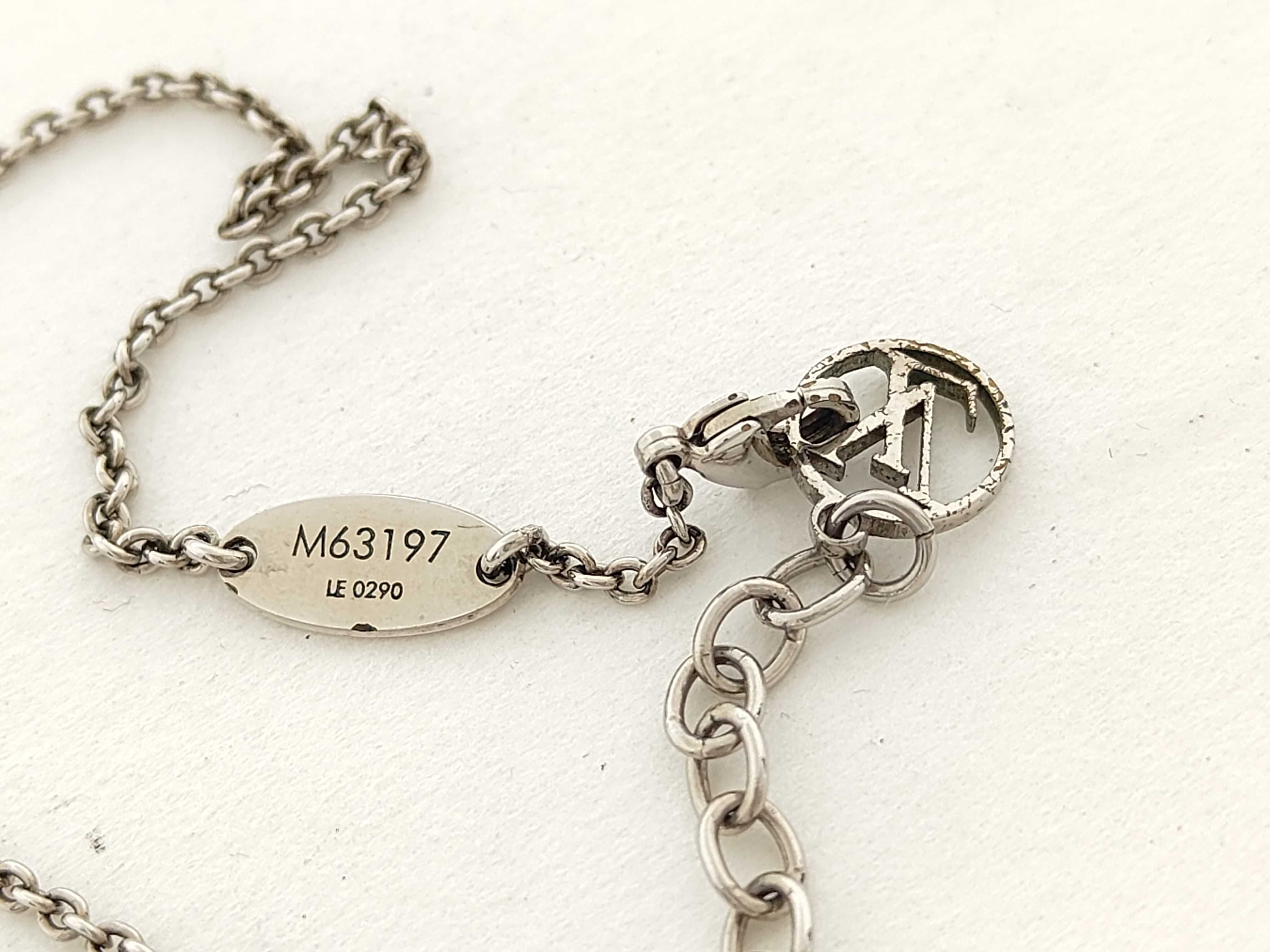 M63197 Essential V LE0920 GP Silver 9.4g Necklace — view 8