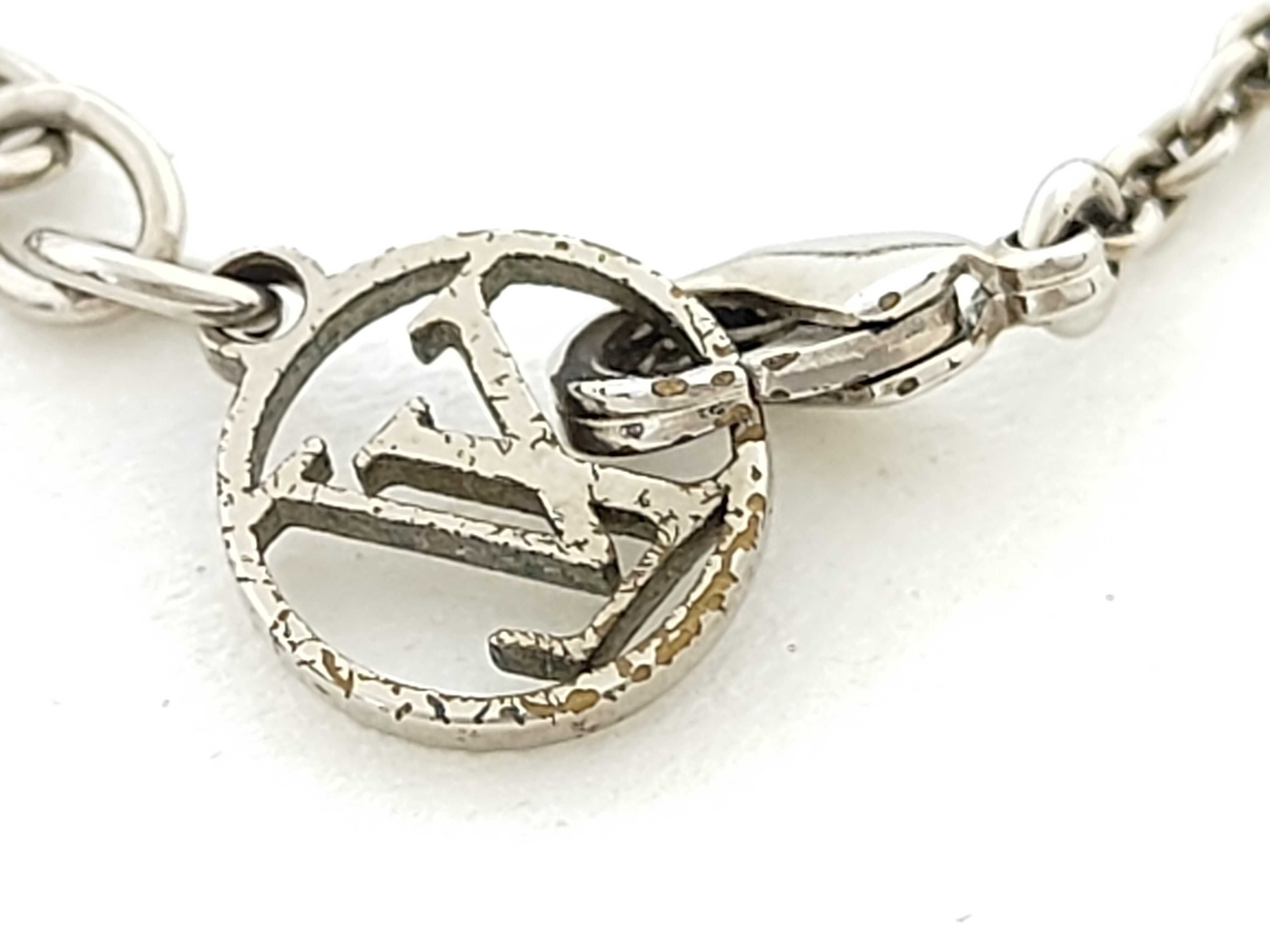 M63197 Essential V LE0920 GP Silver 9.4g Necklace — view 10