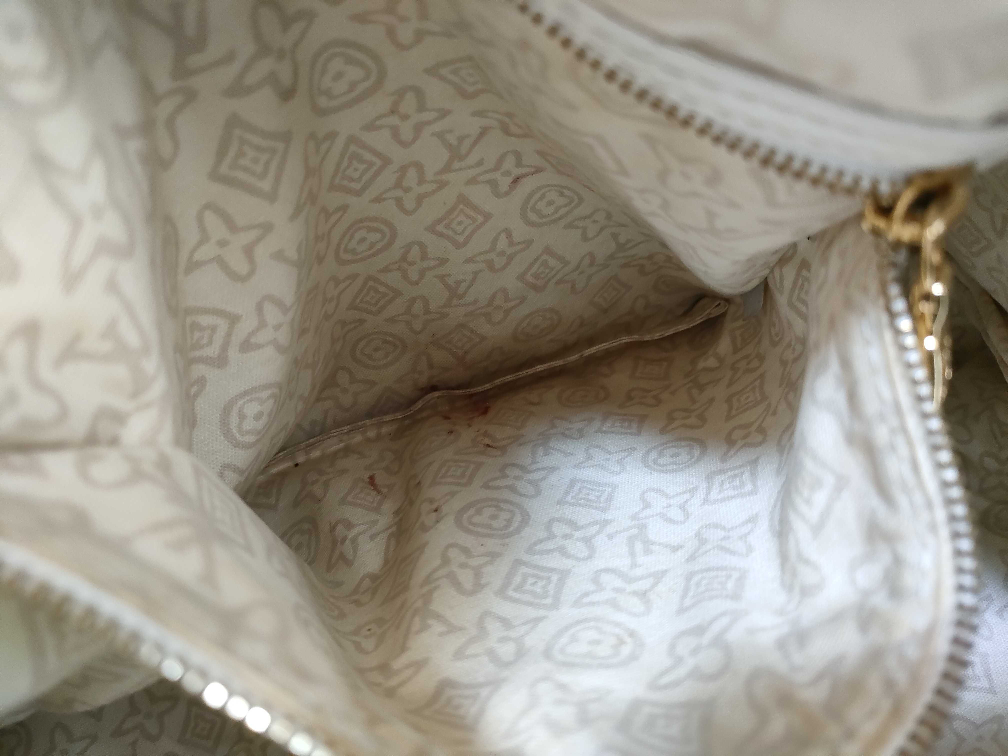 M95674 Taïcienne PM Tote Bag — view 11