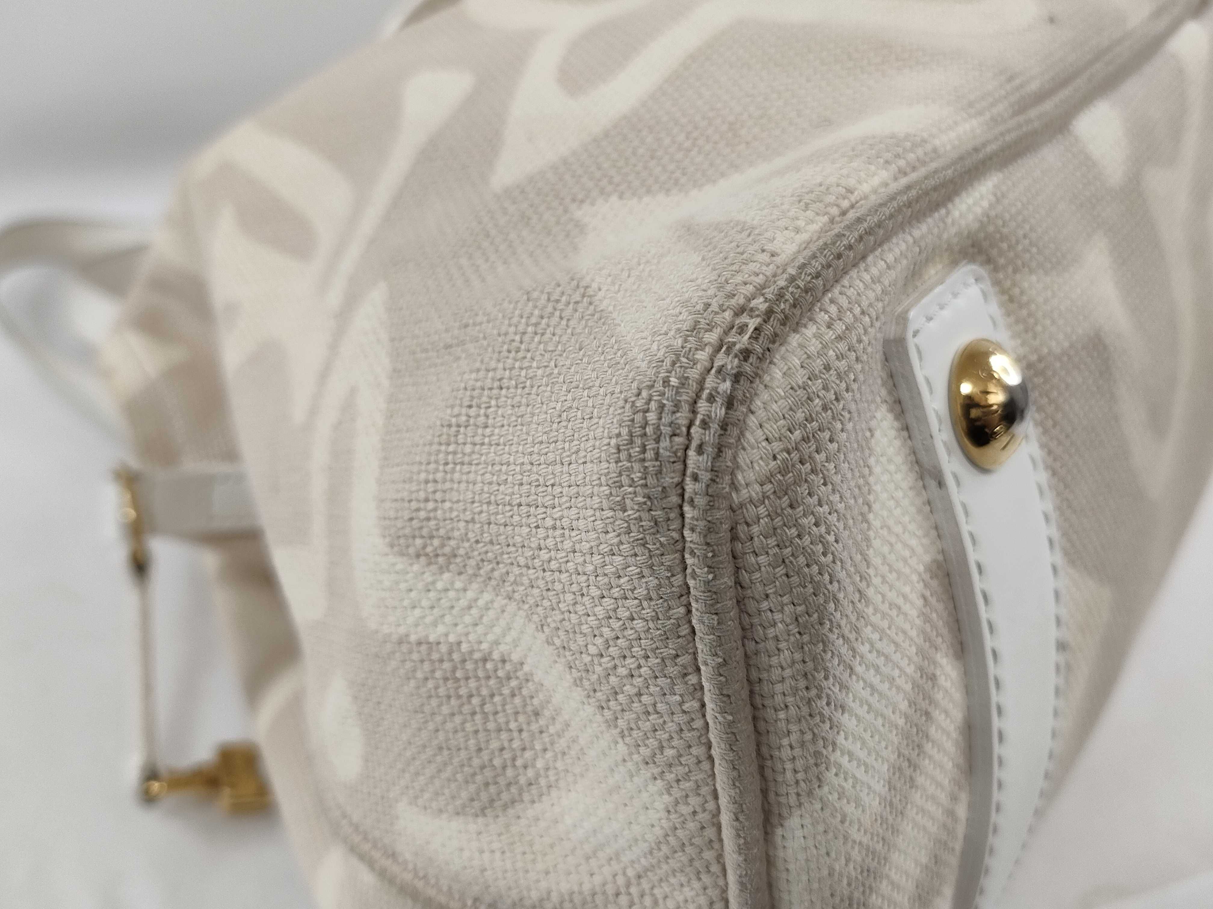M95674 Taïcienne PM Tote Bag — view 4