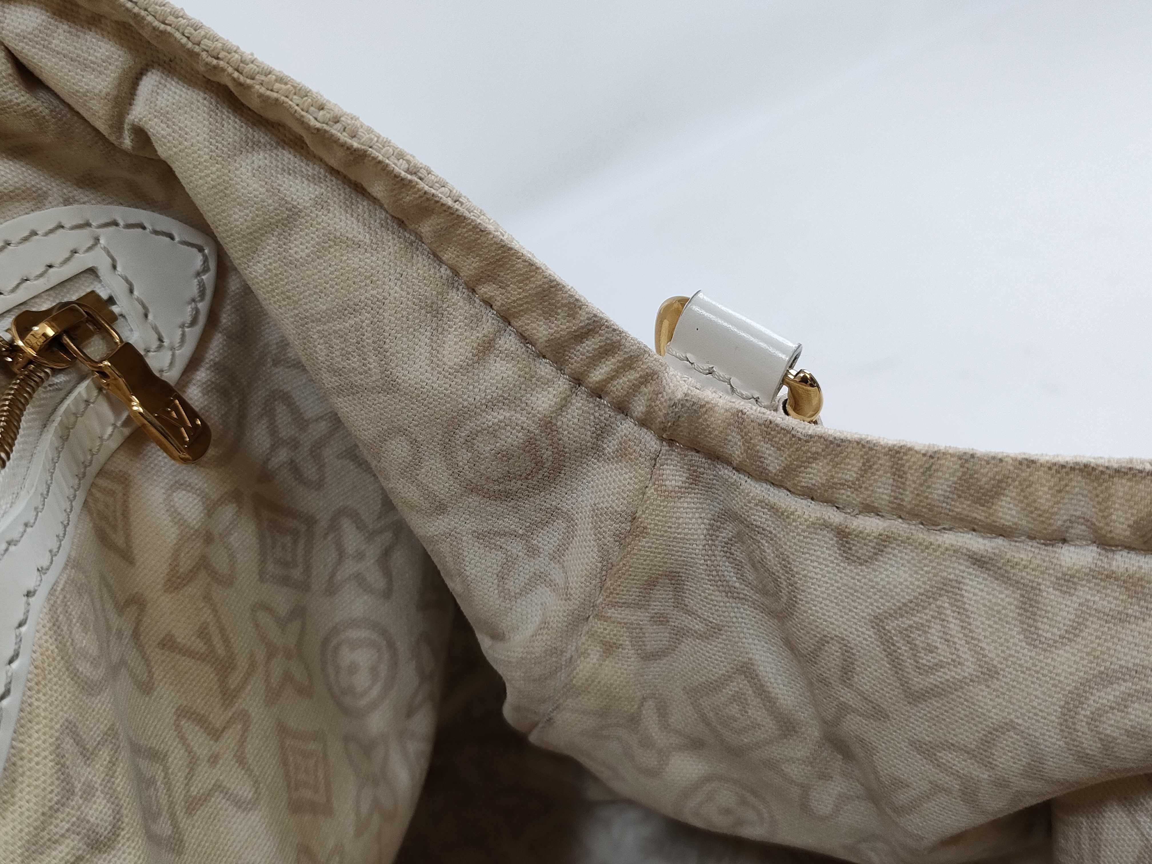 M95674 Taïcienne PM Tote Bag — view 10