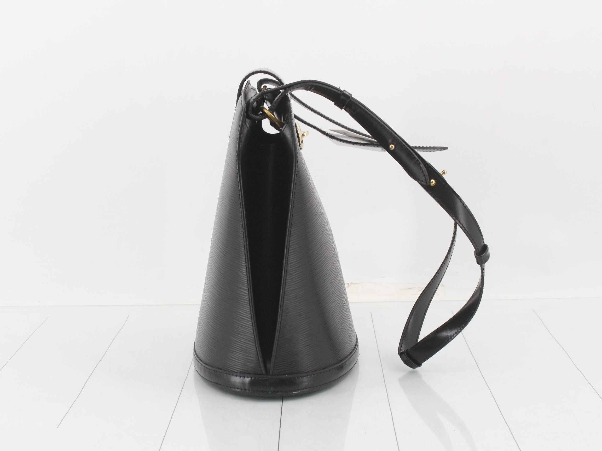 Epi Cluny Noir Shoulder Bag — view 4