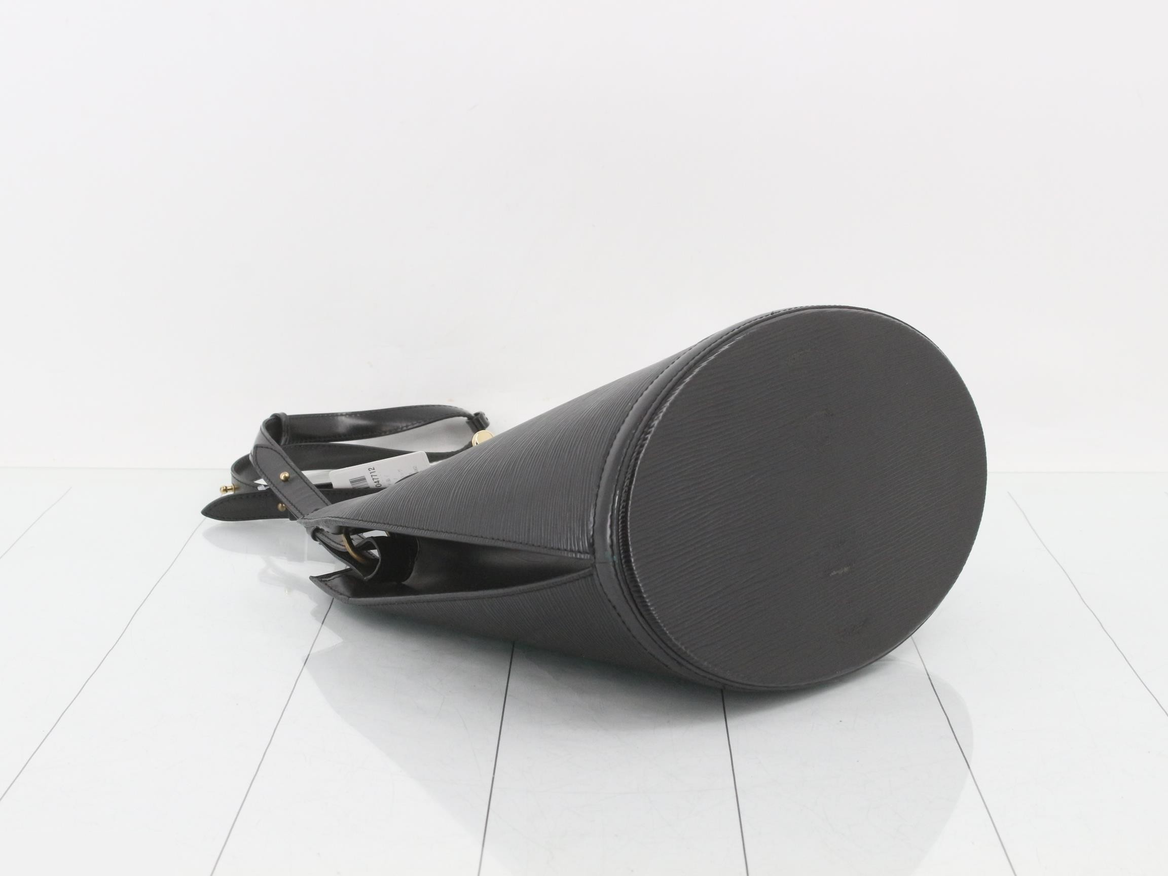 Epi Cluny Noir Shoulder Bag — view 5