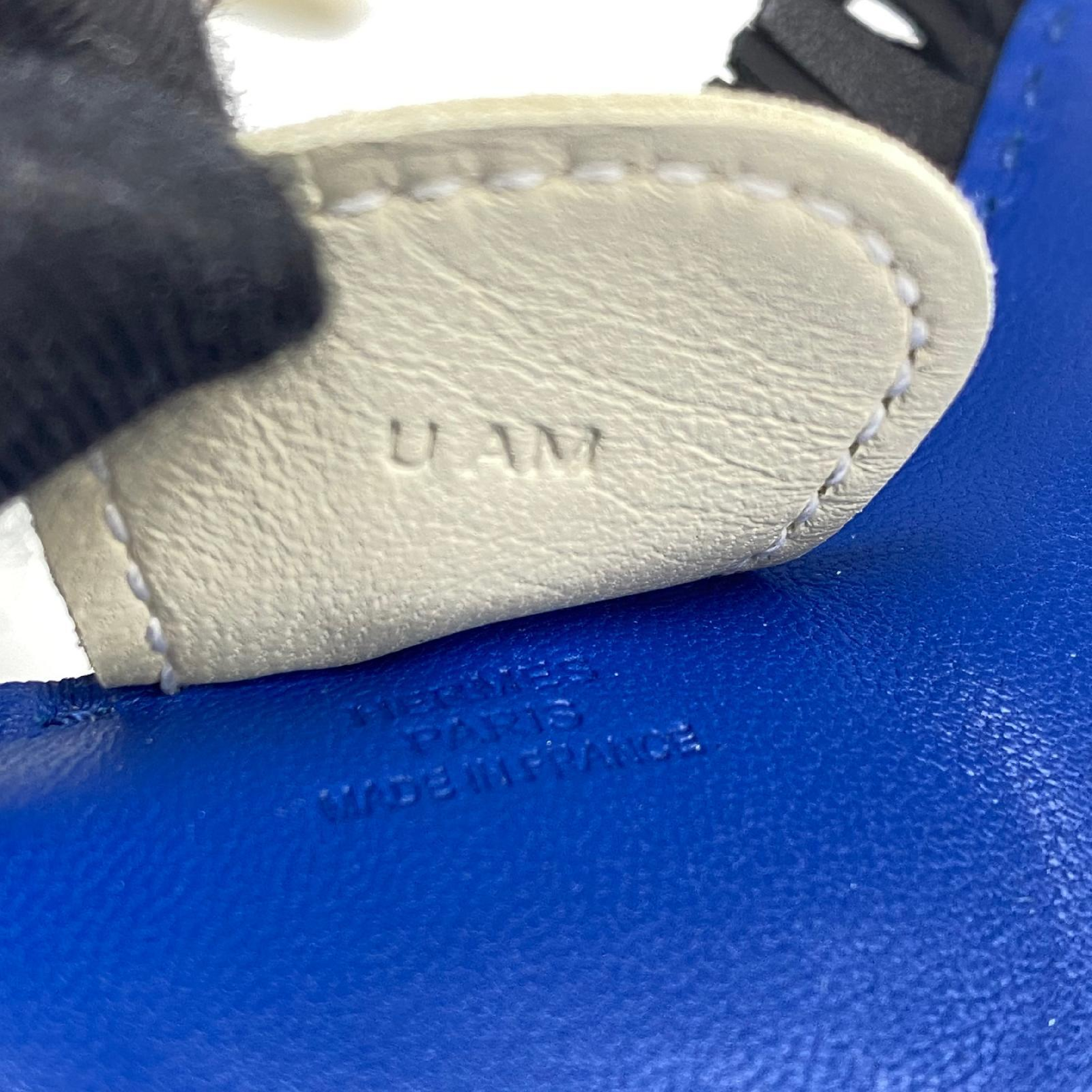 【*Shipped from: Hong Kong*】HERMES ( ) Blue Miro Lambskin Rodeo MM Charm Stamp U Charm — view 11