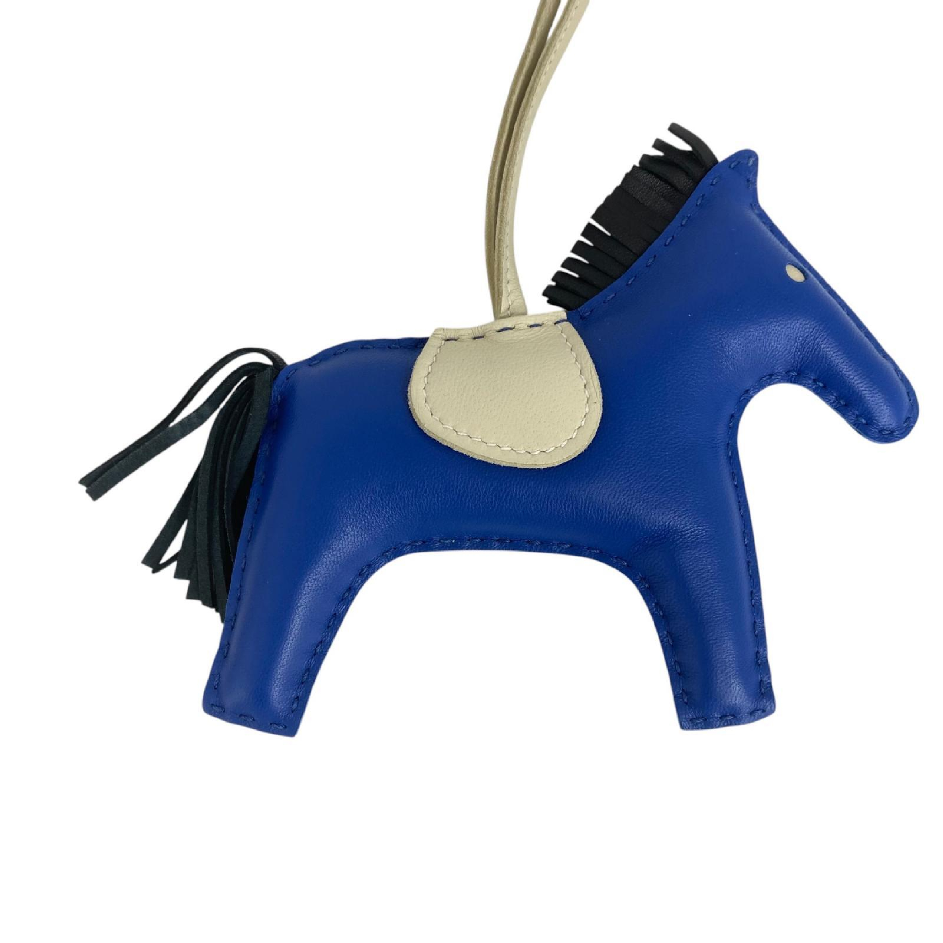 【*Shipped from: Hong Kong*】HERMES ( ) Blue Miro Lambskin Rodeo MM Charm Stamp U Charm — view 3