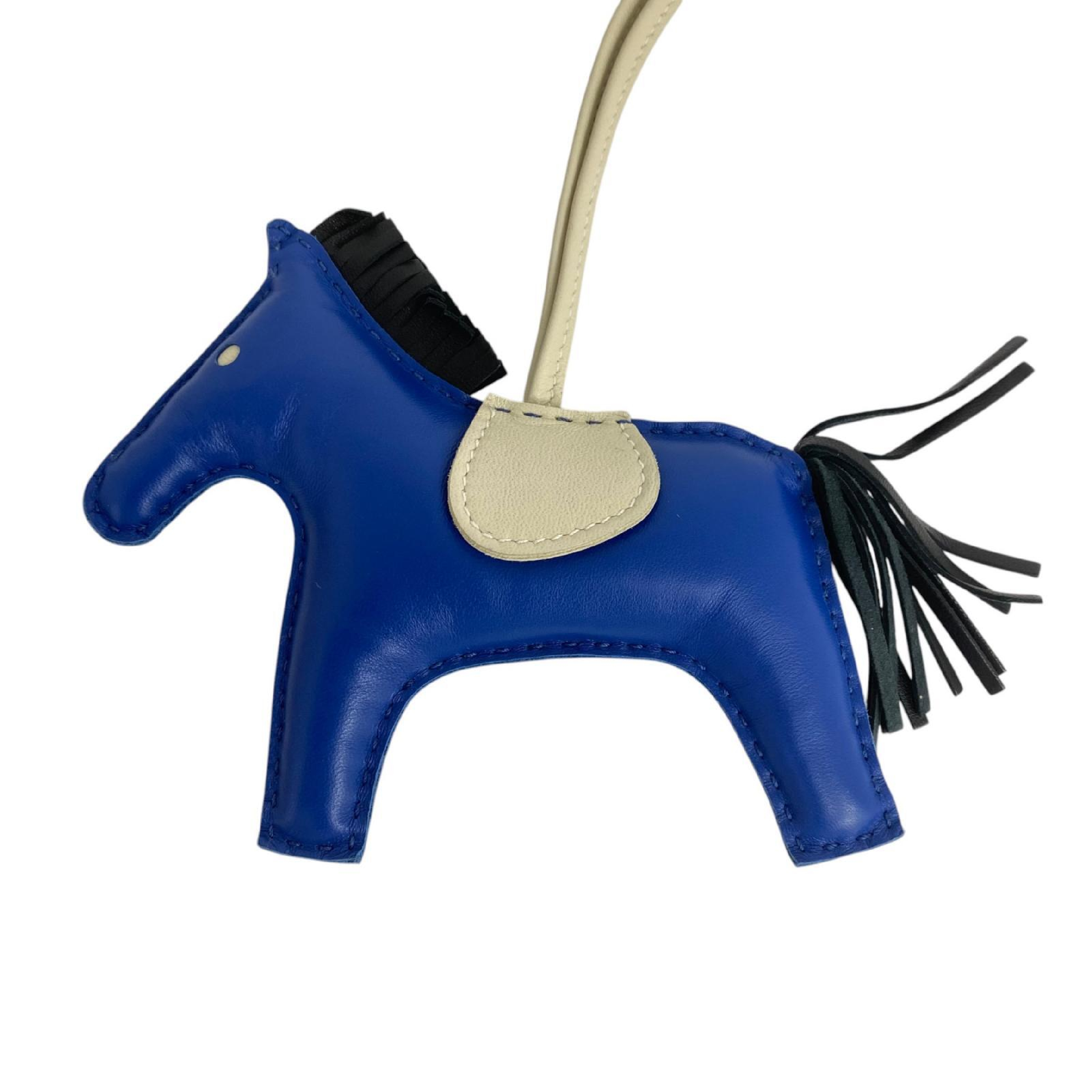 【*Shipped from: Hong Kong*】HERMES ( ) Blue Miro Lambskin Rodeo MM Charm Stamp U Charm — view 4