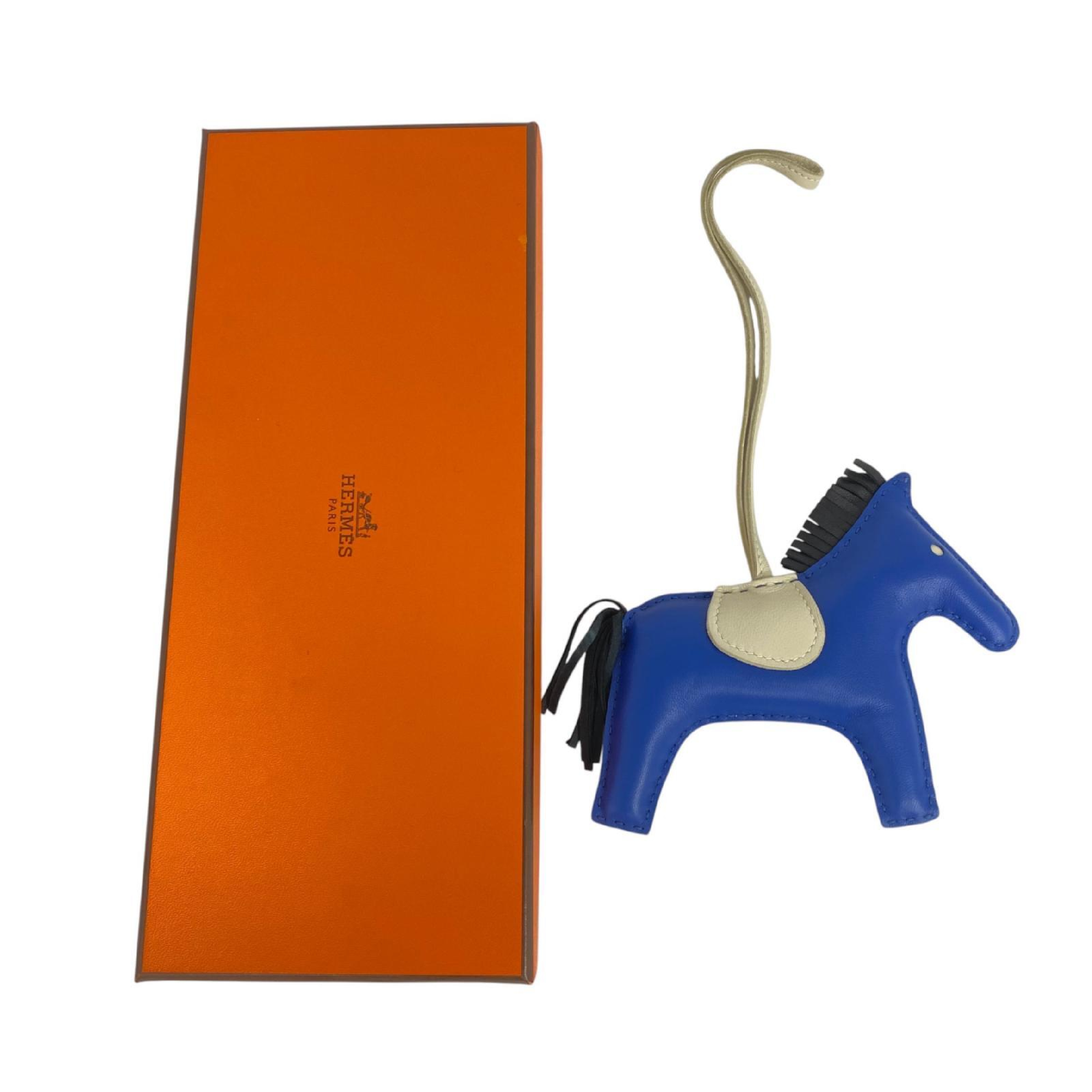 【*Shipped from: Hong Kong*】HERMES ( ) Blue Miro Lambskin Rodeo MM Charm Stamp U Charm — view 10