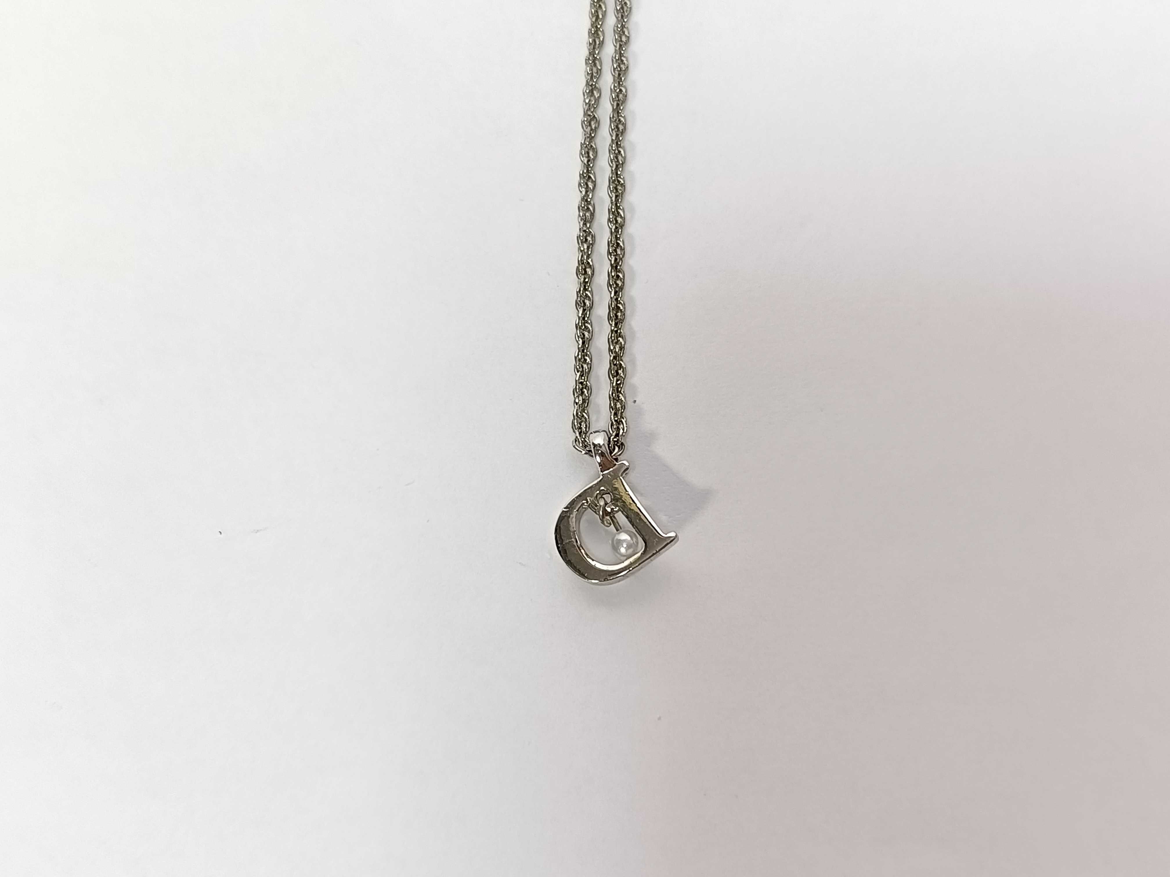 SV D mark pearl necklace — view 3