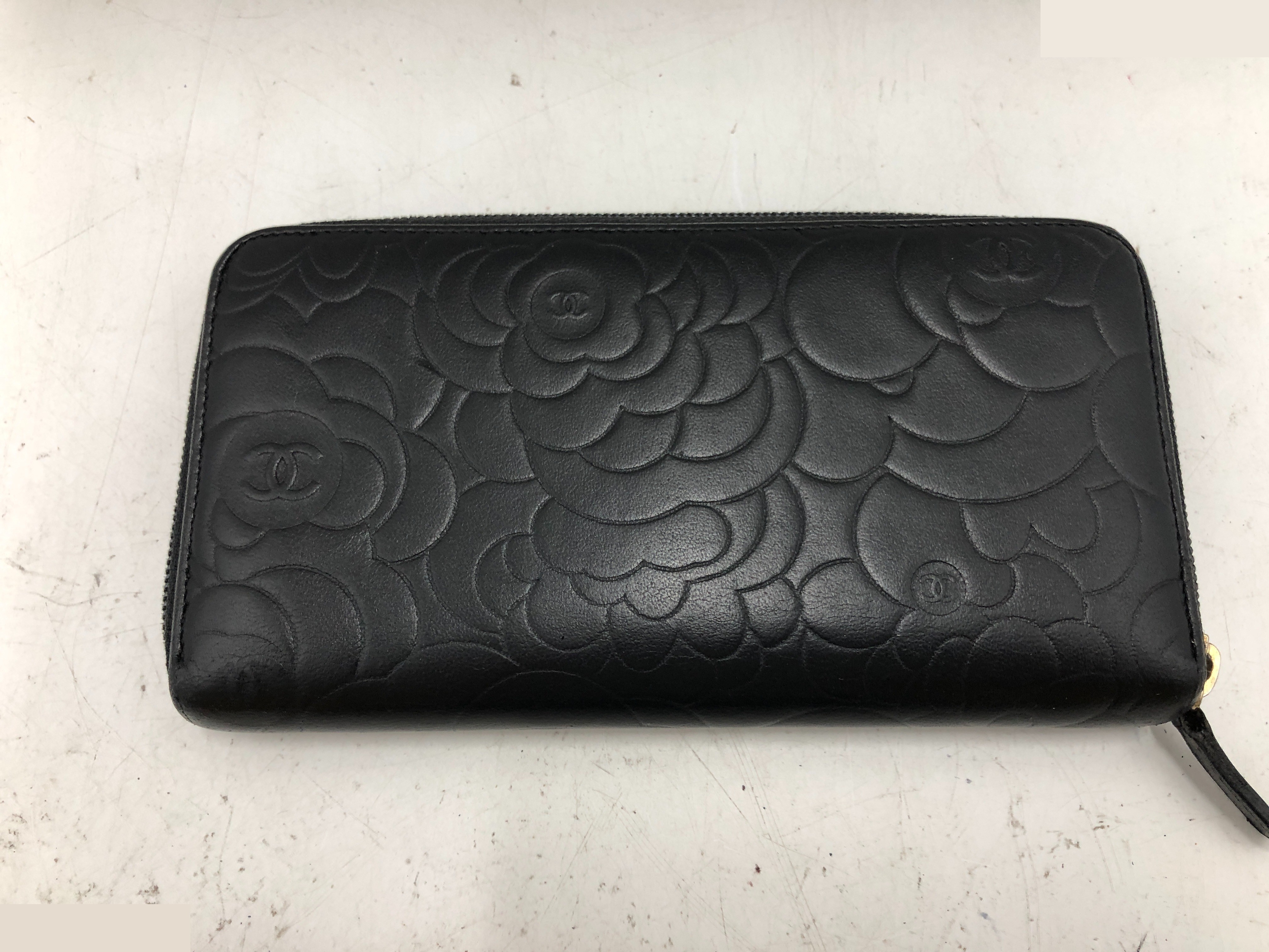 Camellia Round Zipper Long Wallet with Seal, 15875251, Lambskin — view 2