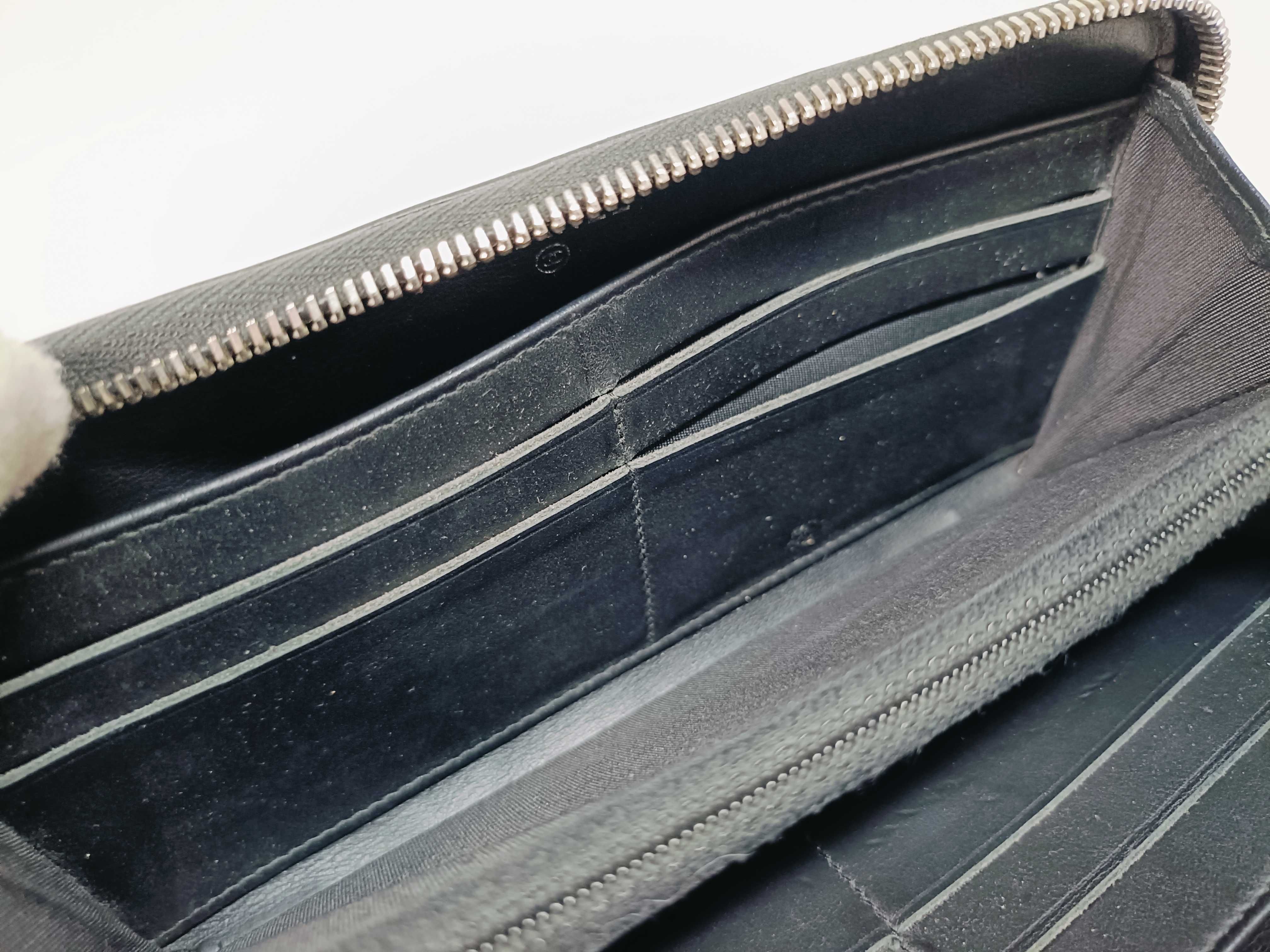 Caviar Skin Matelassé Round Zip Long Wallet (Serial No. 22) — view 12
