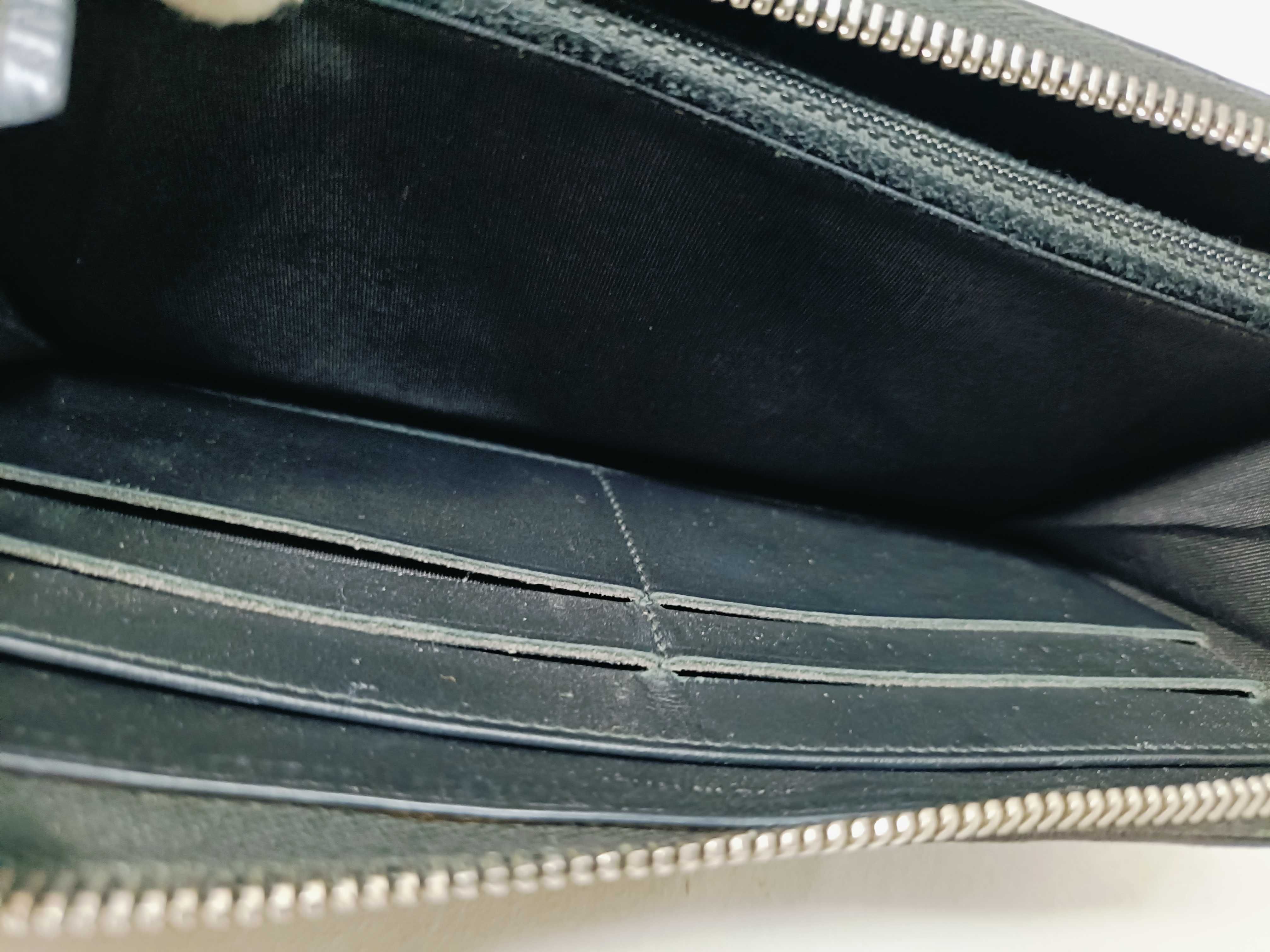 Caviar Skin Matelassé Round Zip Long Wallet (Serial No. 22) — view 13
