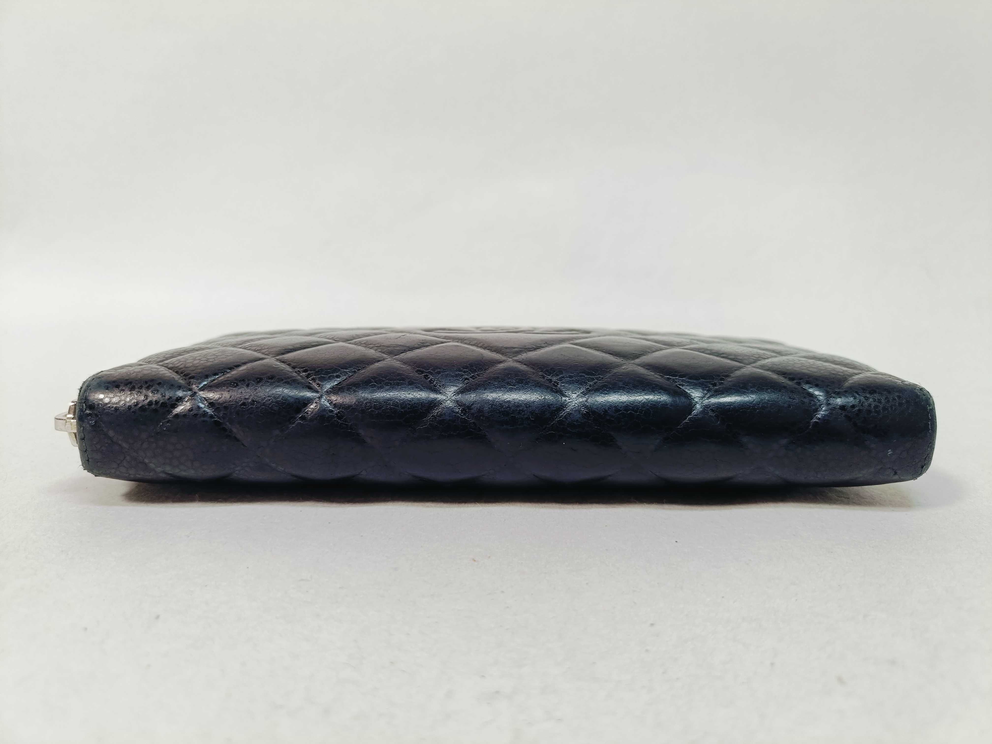 Caviar Skin Matelassé Round Zip Long Wallet (Serial No. 22) — view 5