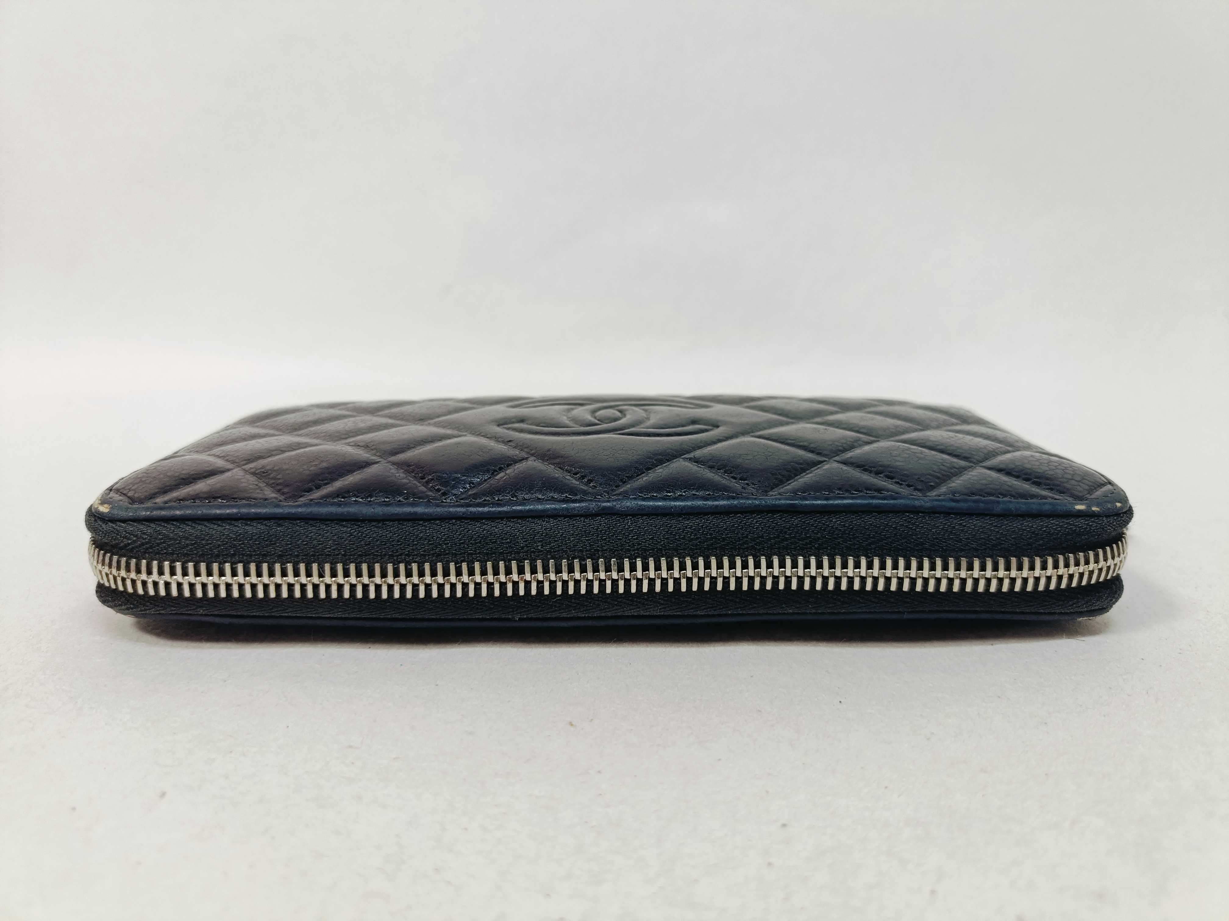Caviar Skin Matelassé Round Zip Long Wallet (Serial No. 22) — view 6