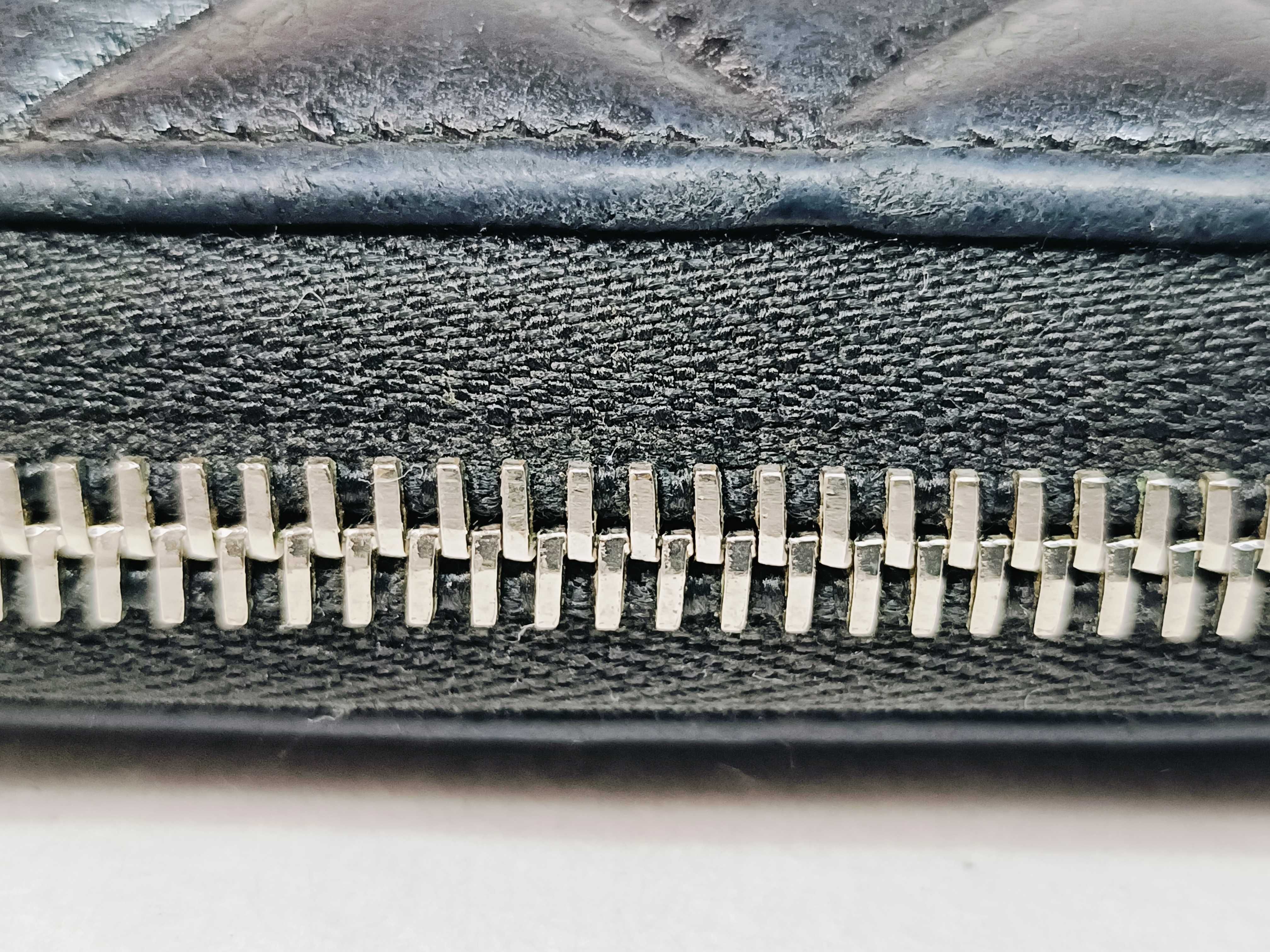 Caviar Skin Matelassé Round Zip Long Wallet (Serial No. 22) — view 8