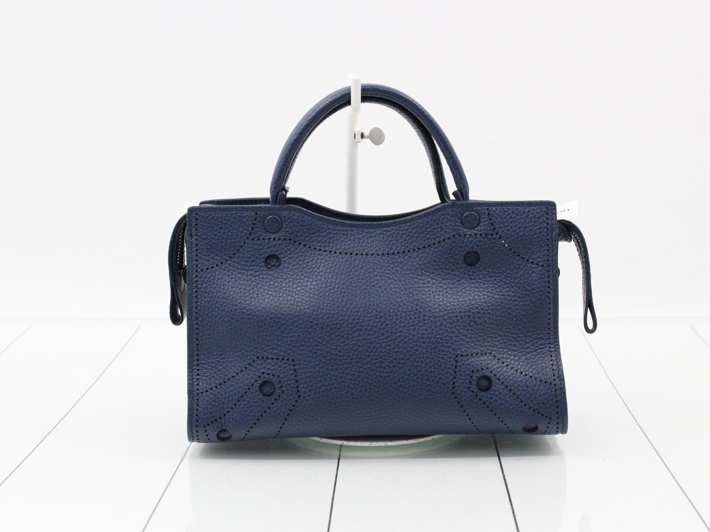 Classic handbag — view 2