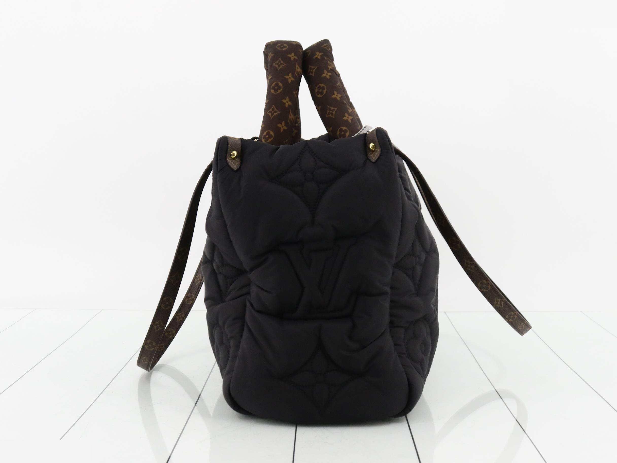 LV Pillow OnTheGo MM Noir 2-Way Handbag — view 4