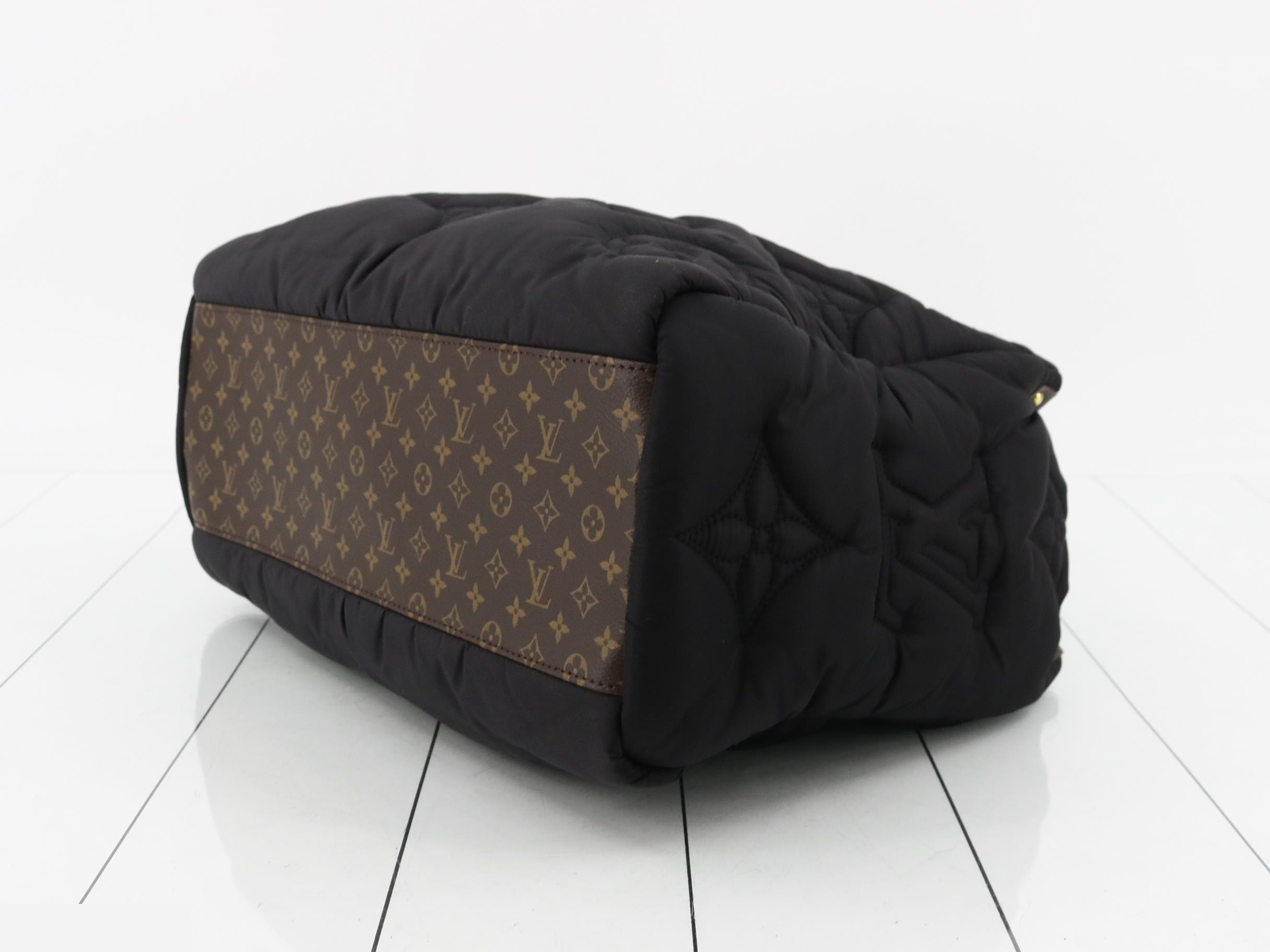 LV Pillow OnTheGo MM Noir 2-Way Handbag — view 6