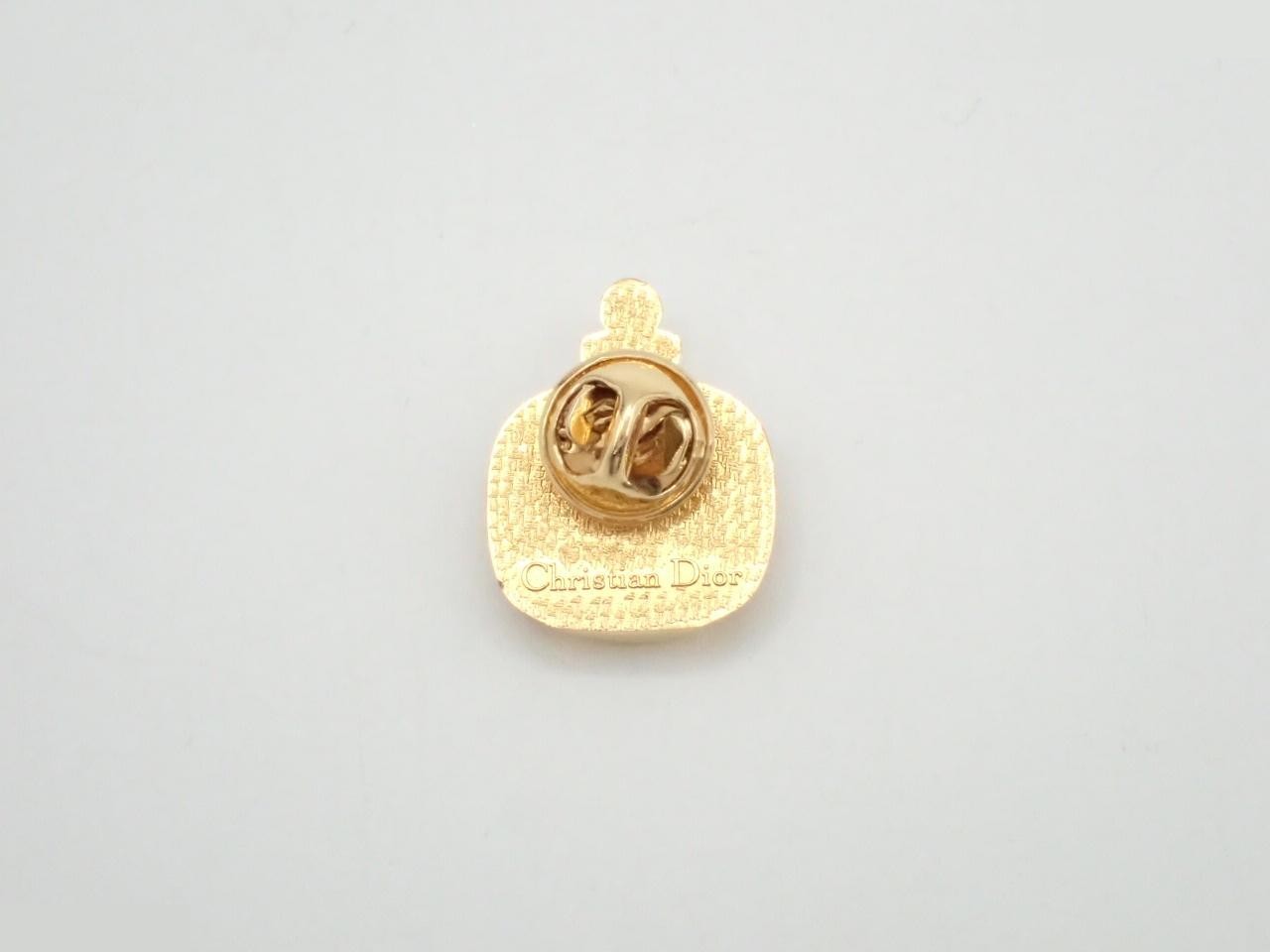 brooch — view 2