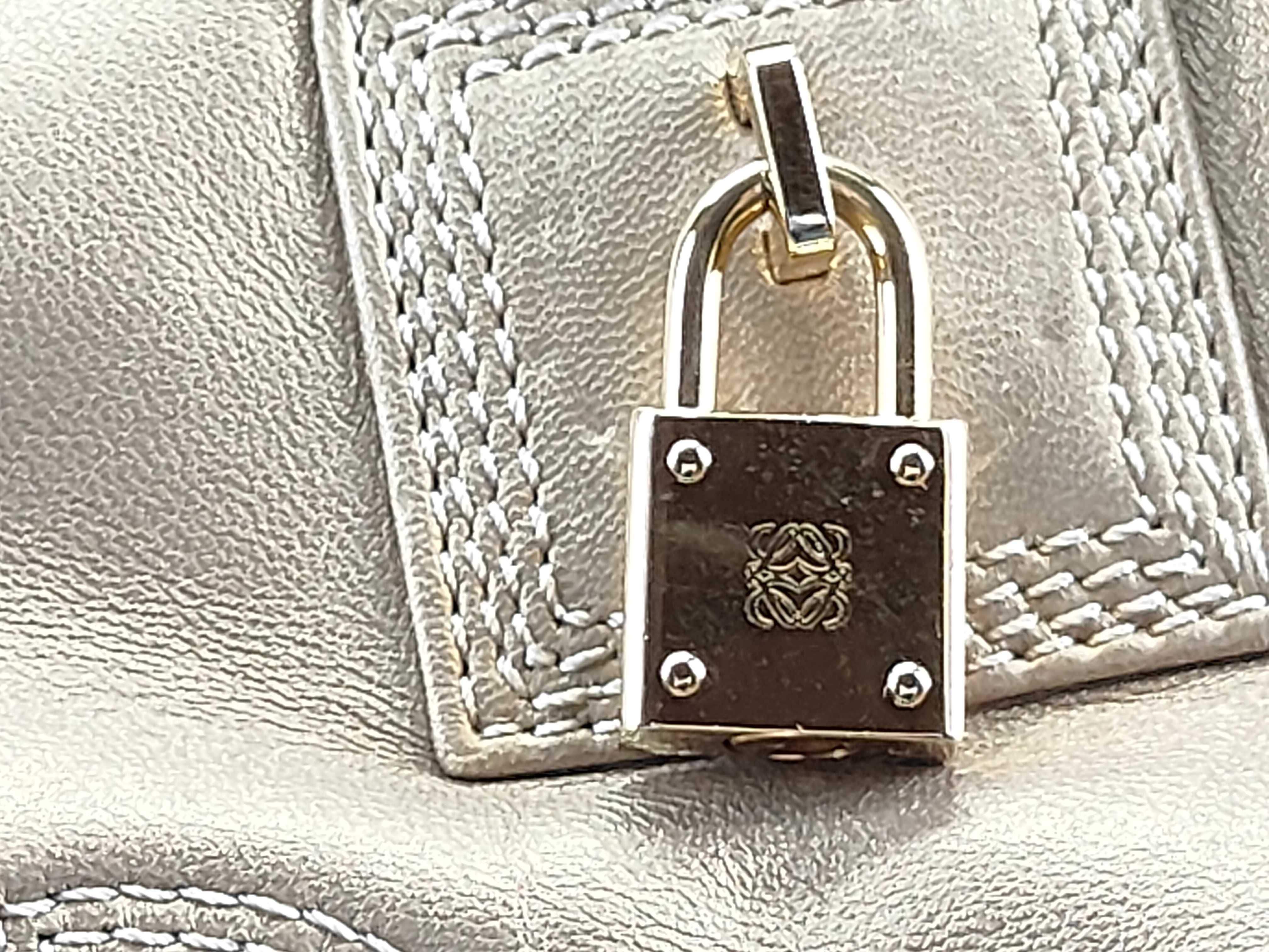 Amazona handbag, Anagram pattern, gold, with padlock and key, Boston bag style. — view 11