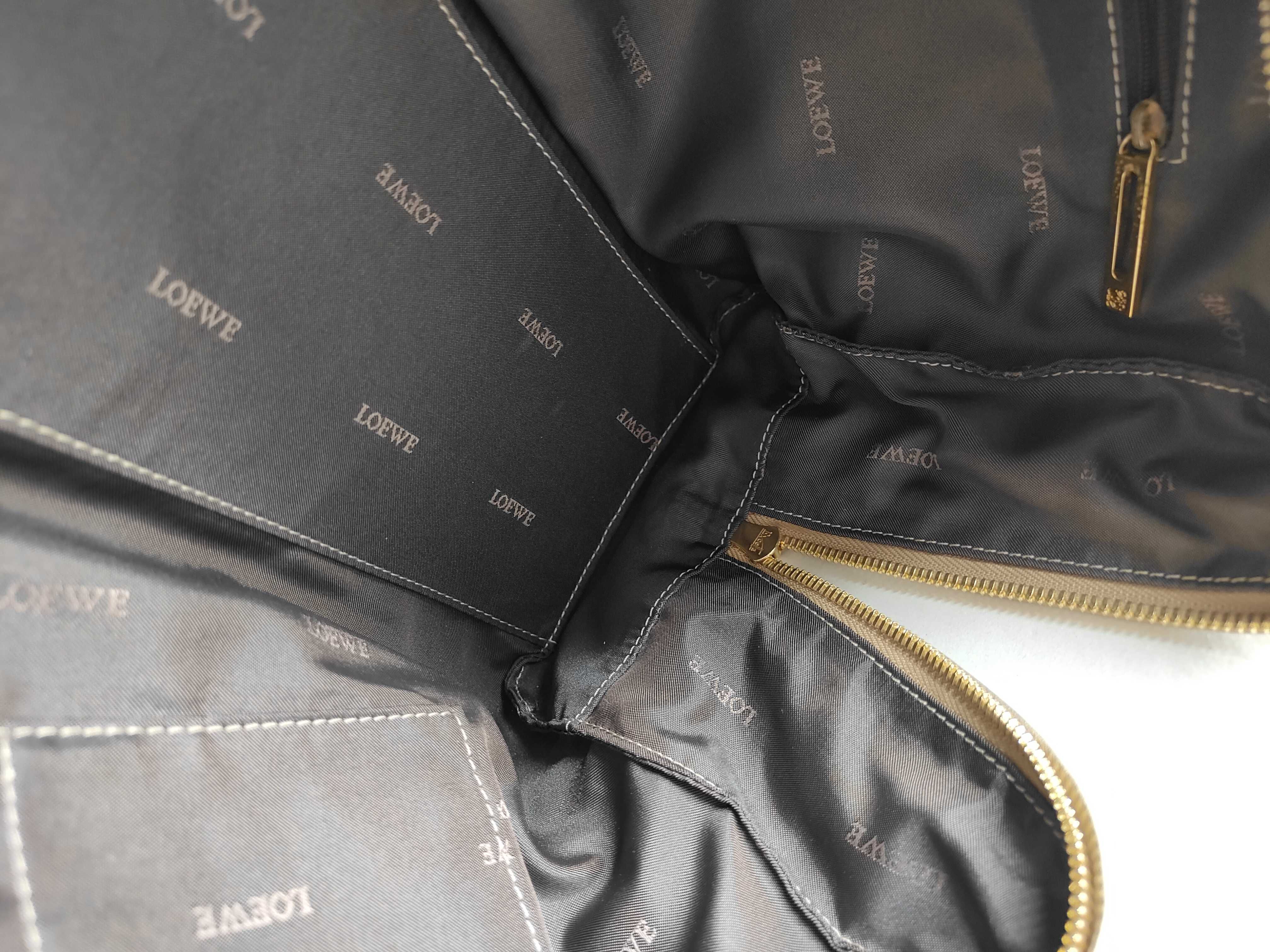 Amazona handbag, Anagram pattern, gold, with padlock and key, Boston bag style. — view 15
