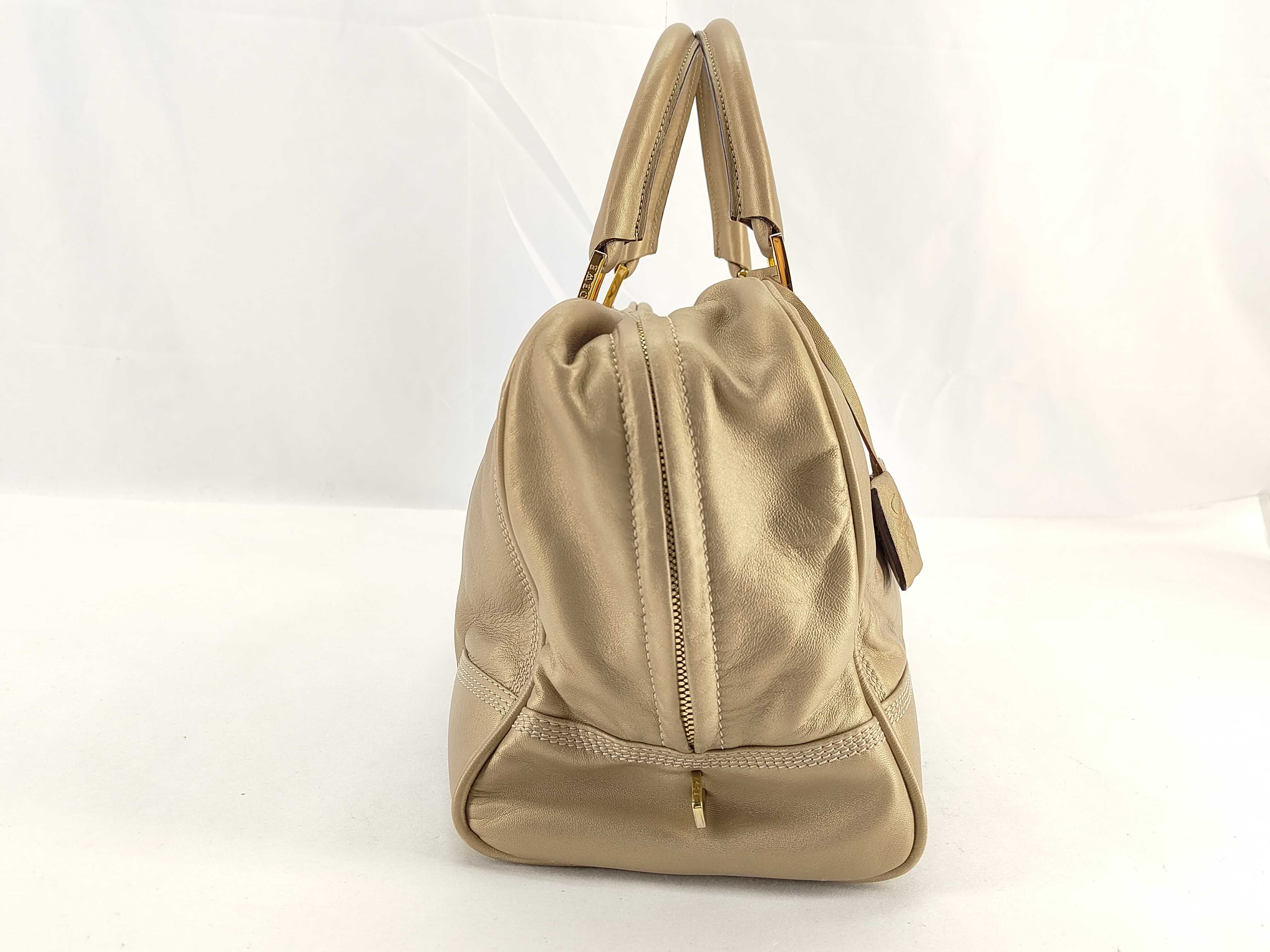 Amazona handbag, Anagram pattern, gold, with padlock and key, Boston bag style. — view 3