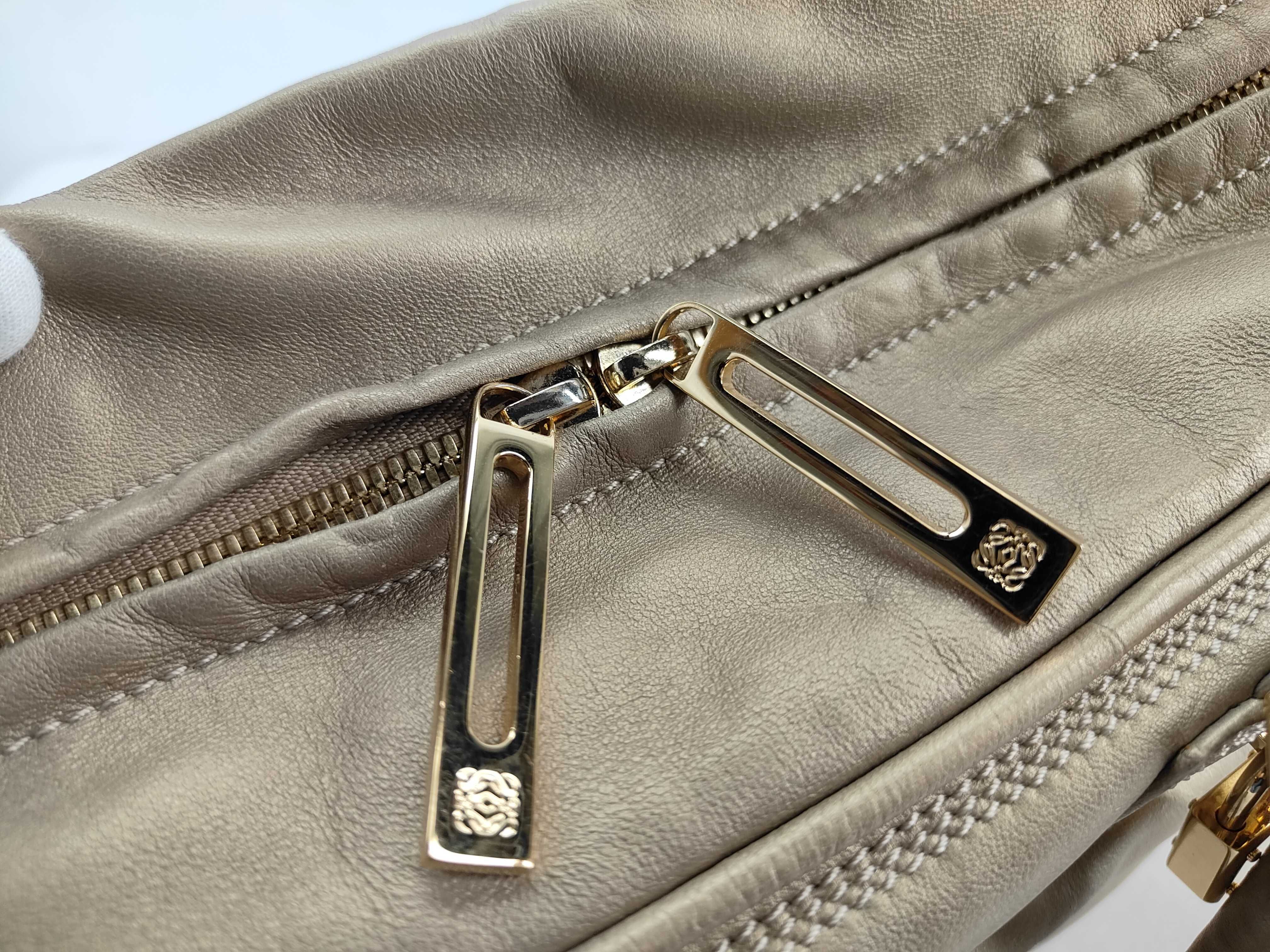 Amazona handbag, Anagram pattern, gold, with padlock and key, Boston bag style. — view 8