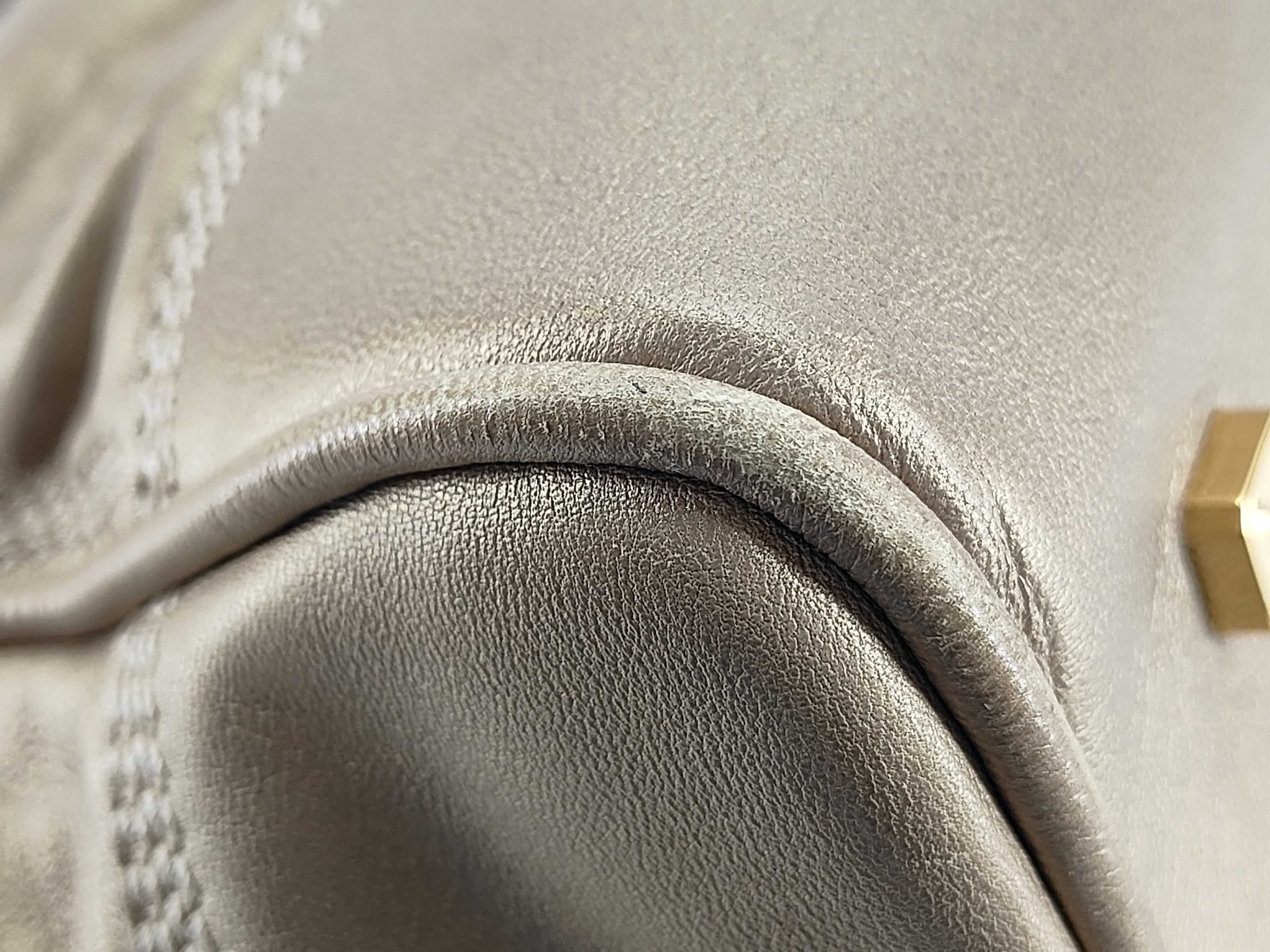 Amazona handbag, Anagram pattern, gold, with padlock and key, Boston bag style. — view 9