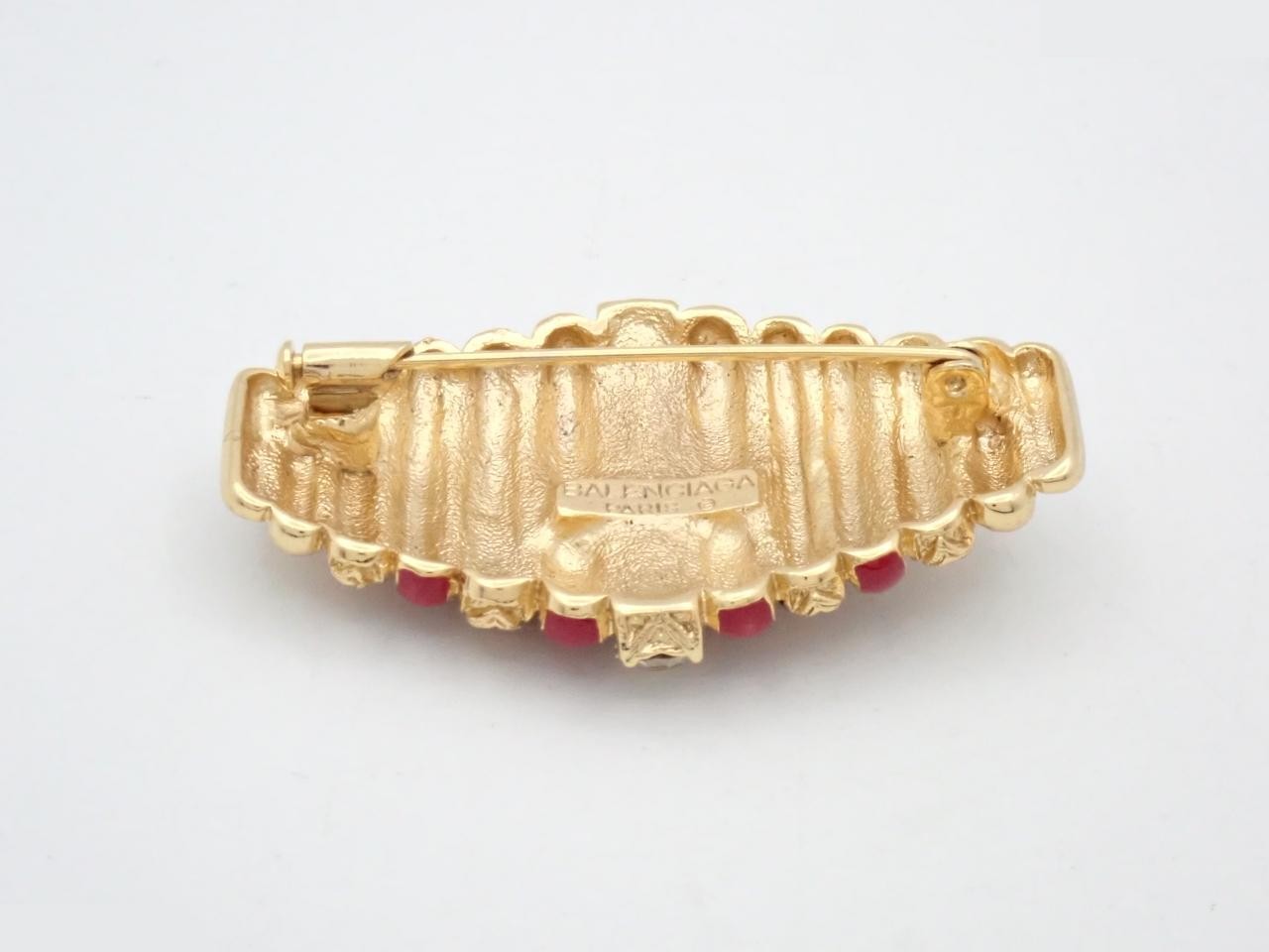 brooch — view 2