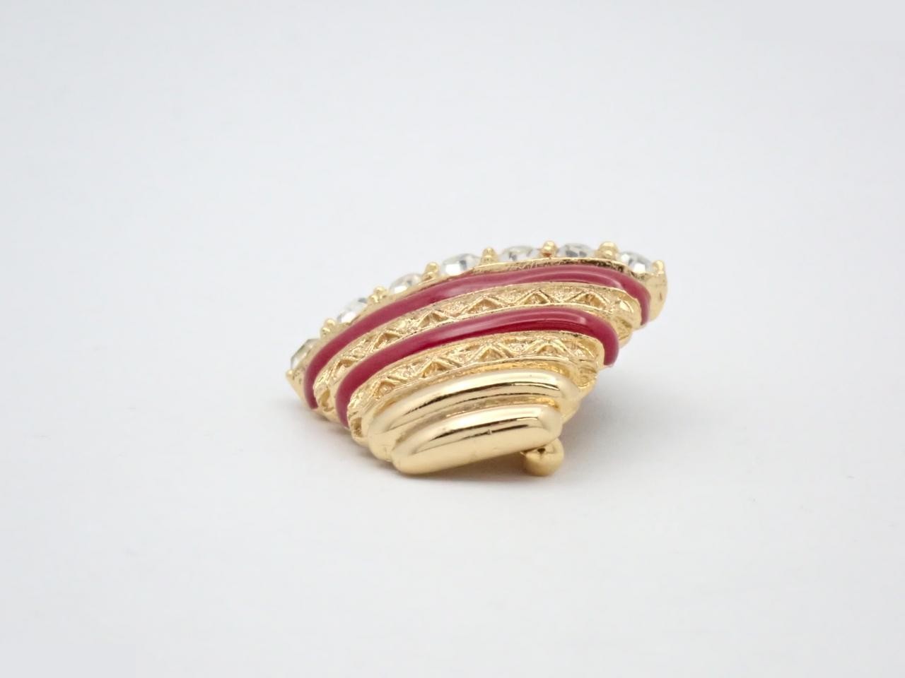 brooch — view 3