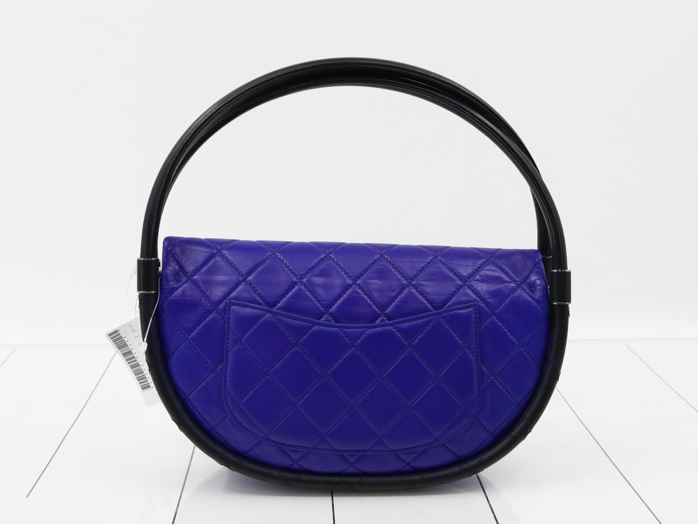 Leather turn-lock handbag, two-tone. — view 2
