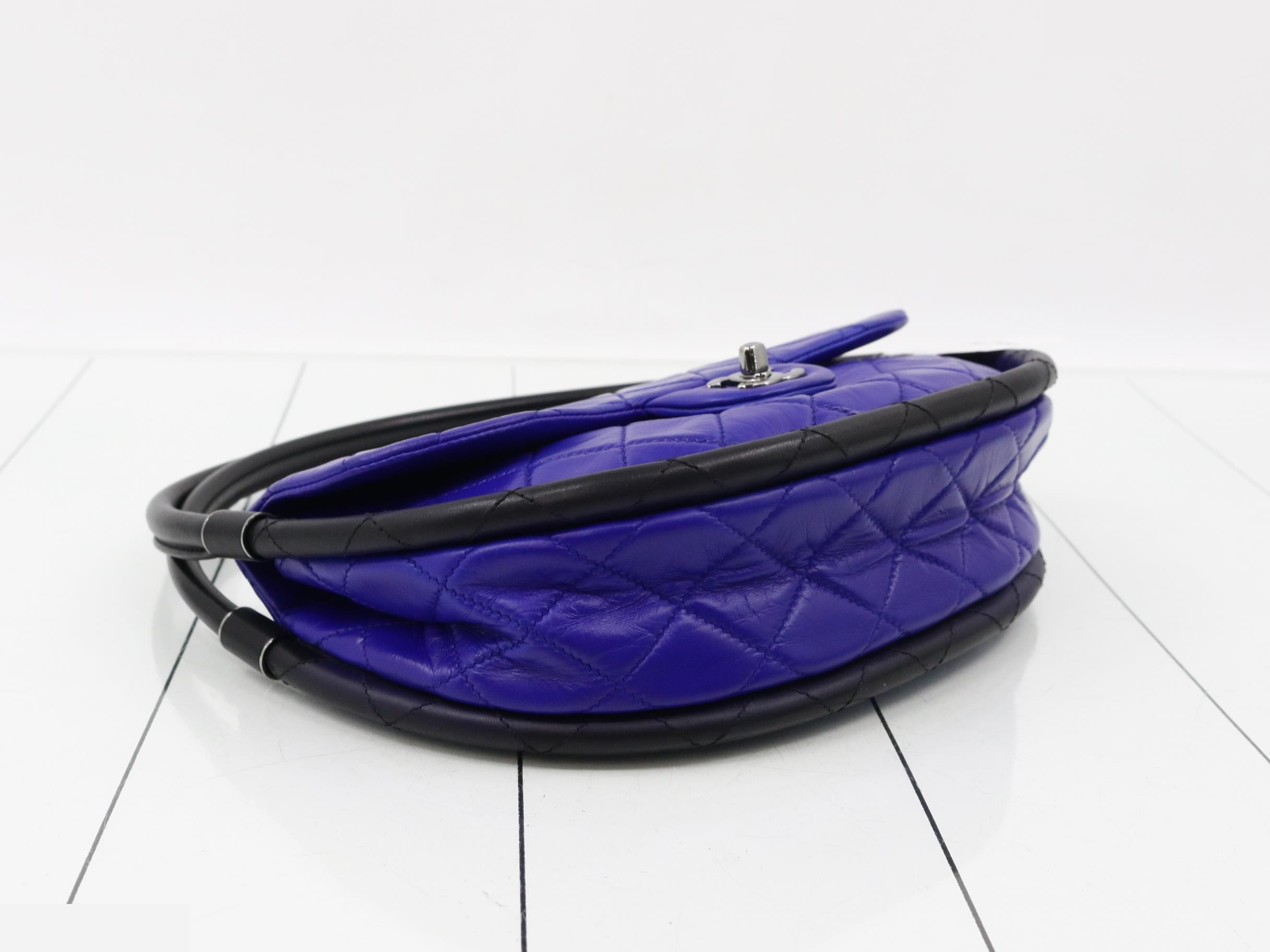 Leather turn-lock handbag, two-tone. — view 5