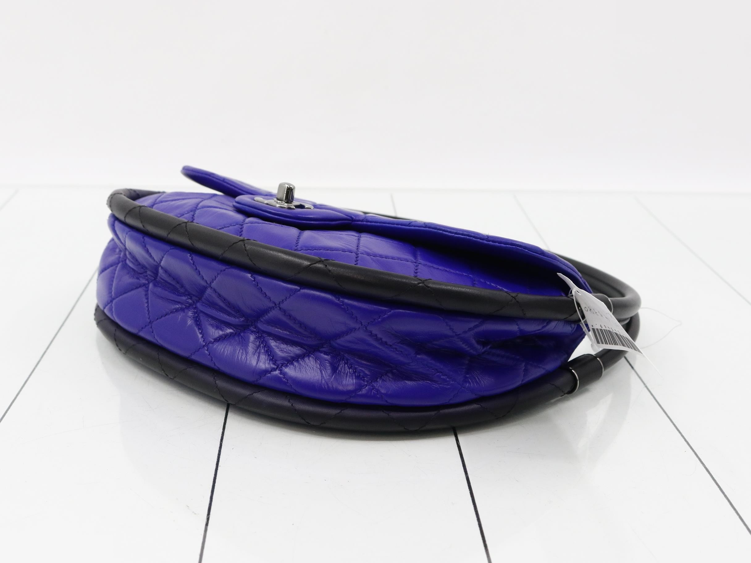 Leather turn-lock handbag, two-tone. — view 6