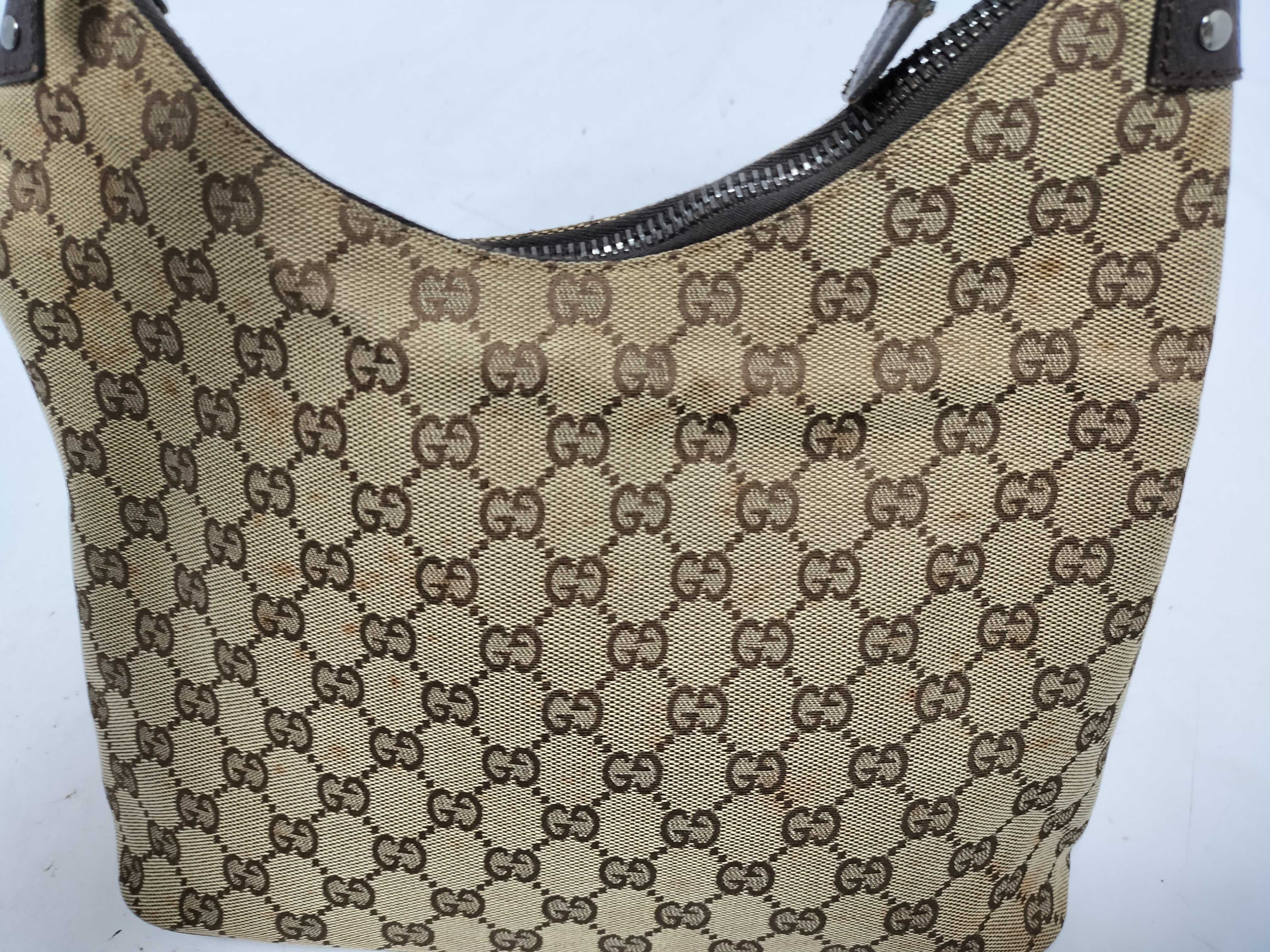 GG Canvas Shoulder Handbag — view 9
