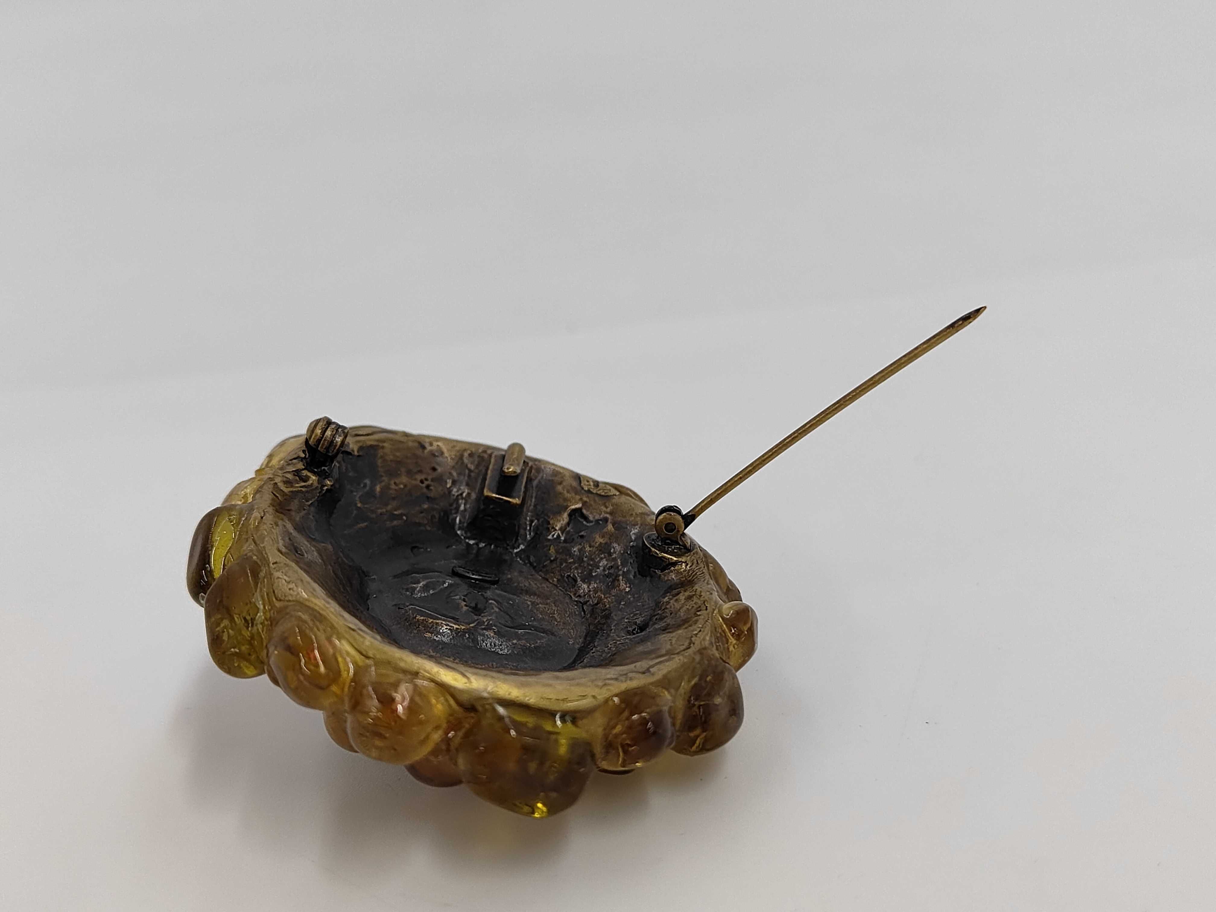 brooch — view 5