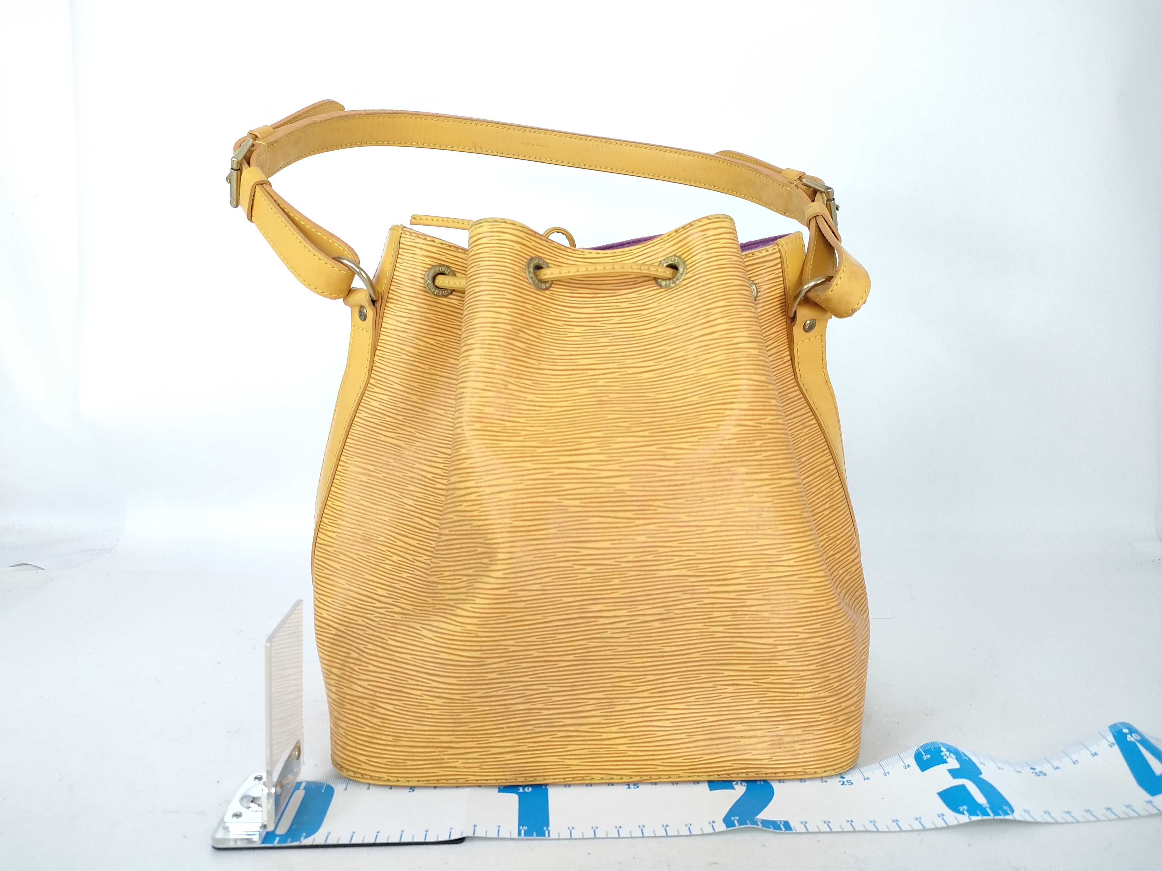 Epi LV Epi Yellow Petit Noé M44109 Shoulder Bag — view 2