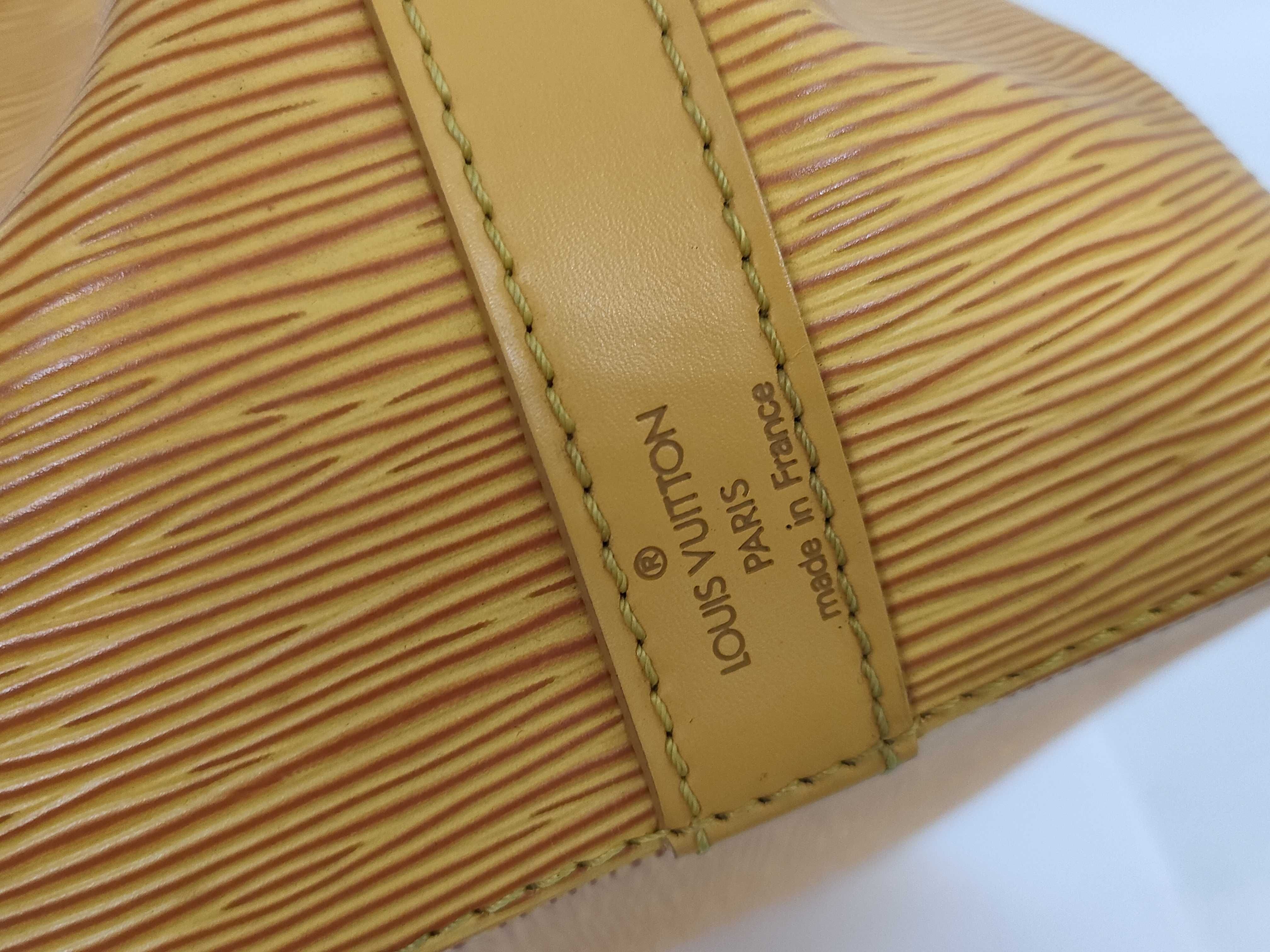 Epi LV Epi Yellow Petit Noé M44109 Shoulder Bag — view 11