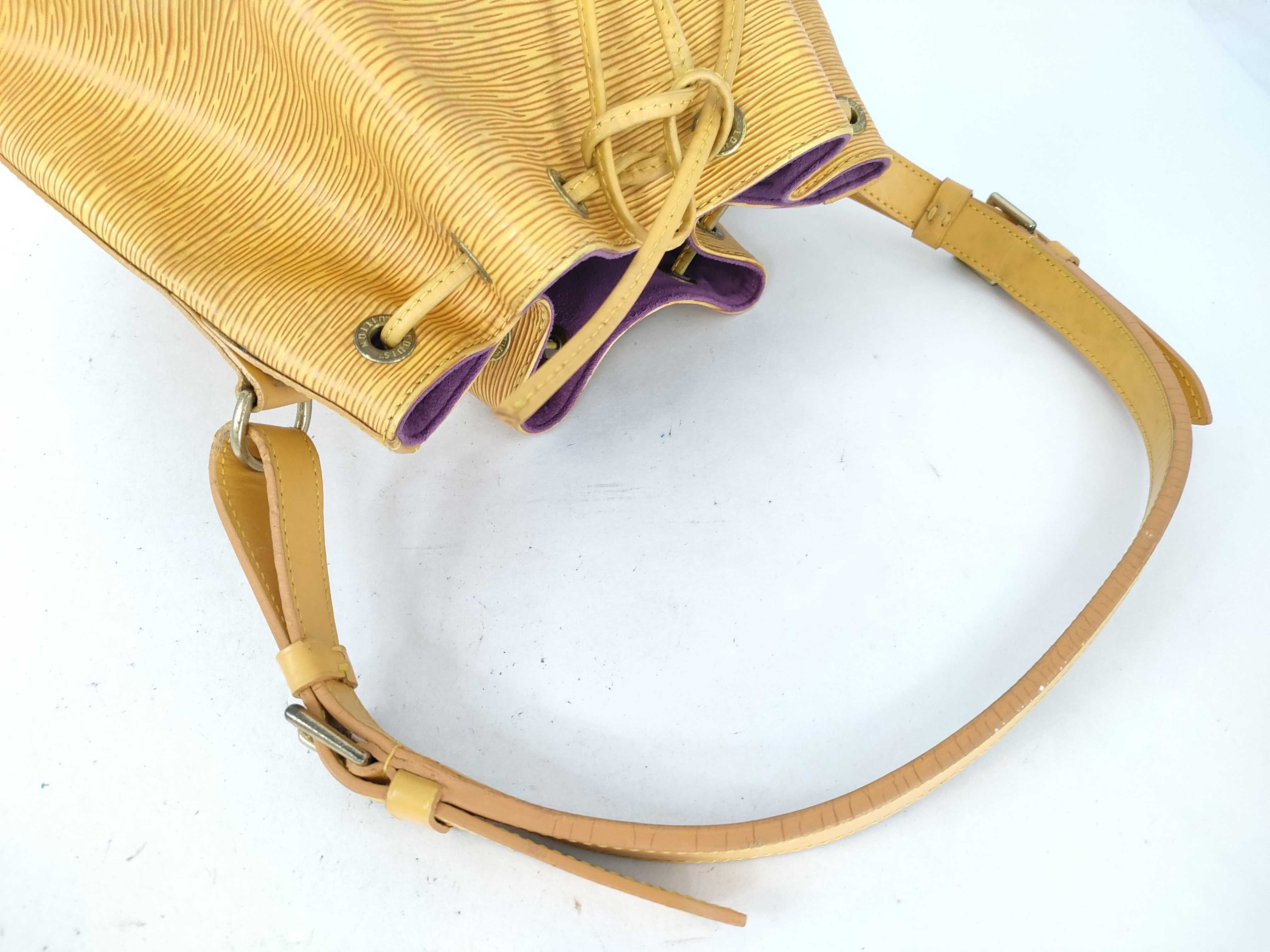 Epi LV Epi Yellow Petit Noé M44109 Shoulder Bag — view 3