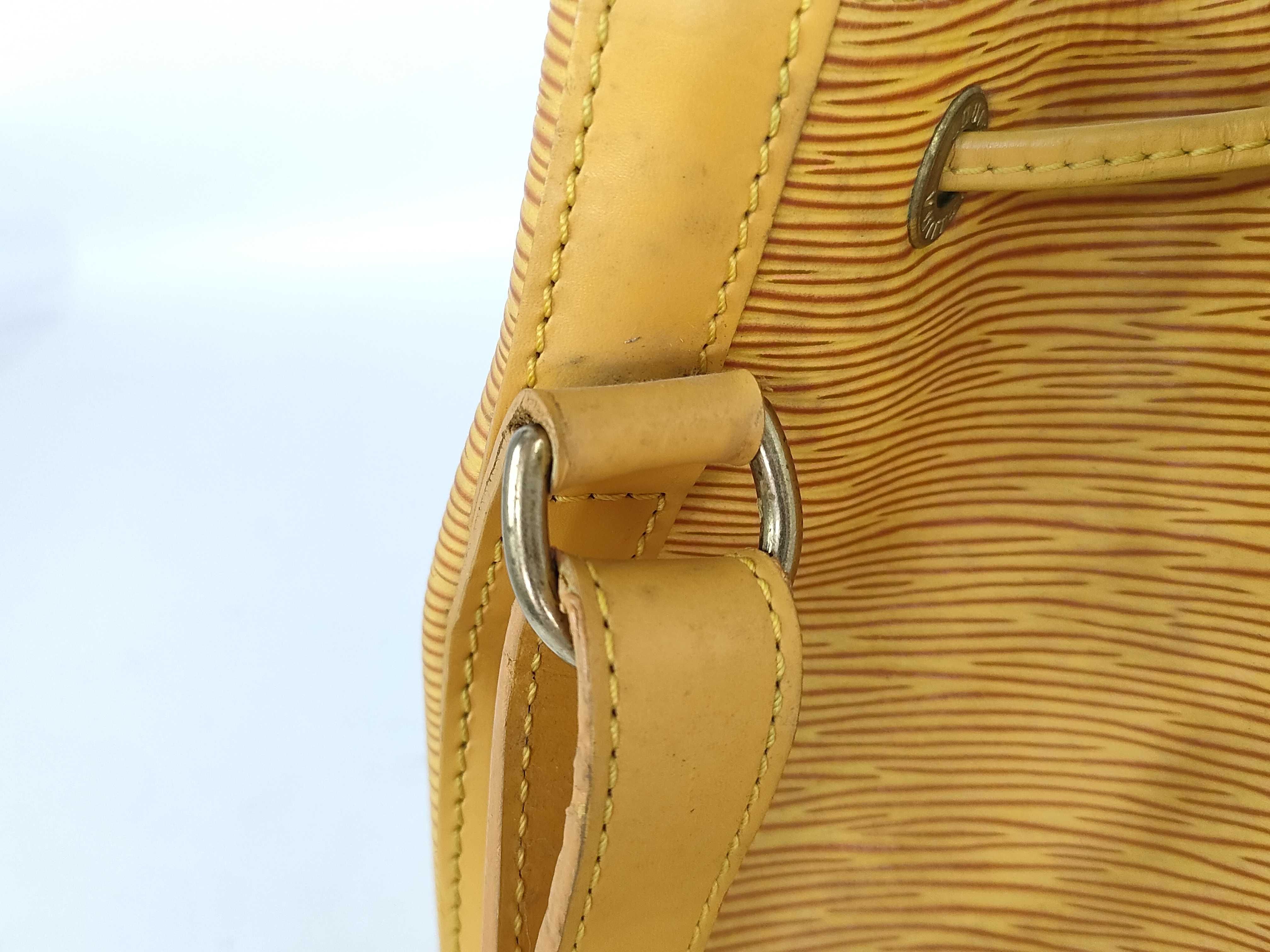 Epi LV Epi Yellow Petit Noé M44109 Shoulder Bag — view 5