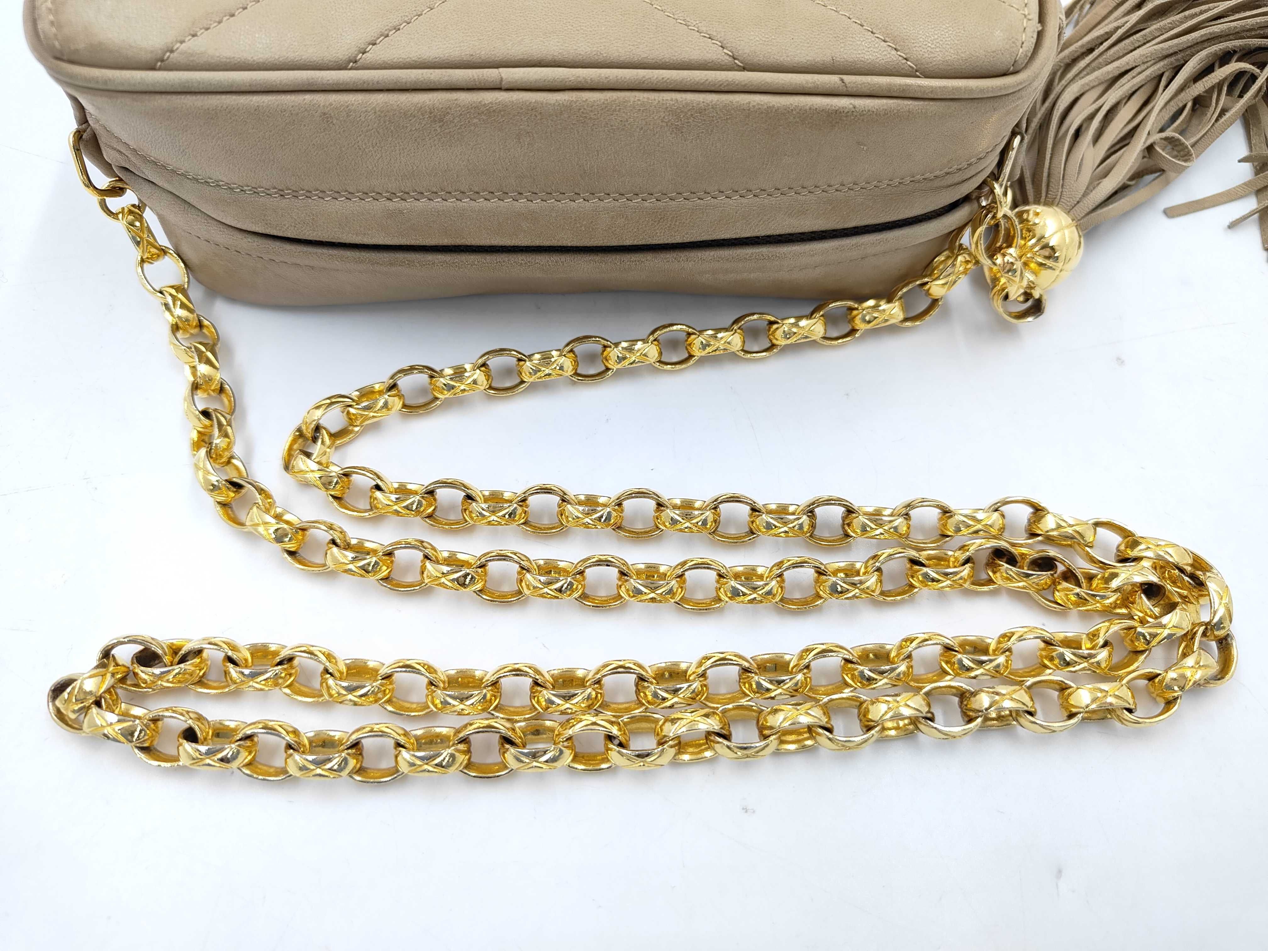 V-stitch 18 Fringe Chain Shoulder Bag Beige (Serial Number 21) — view 8